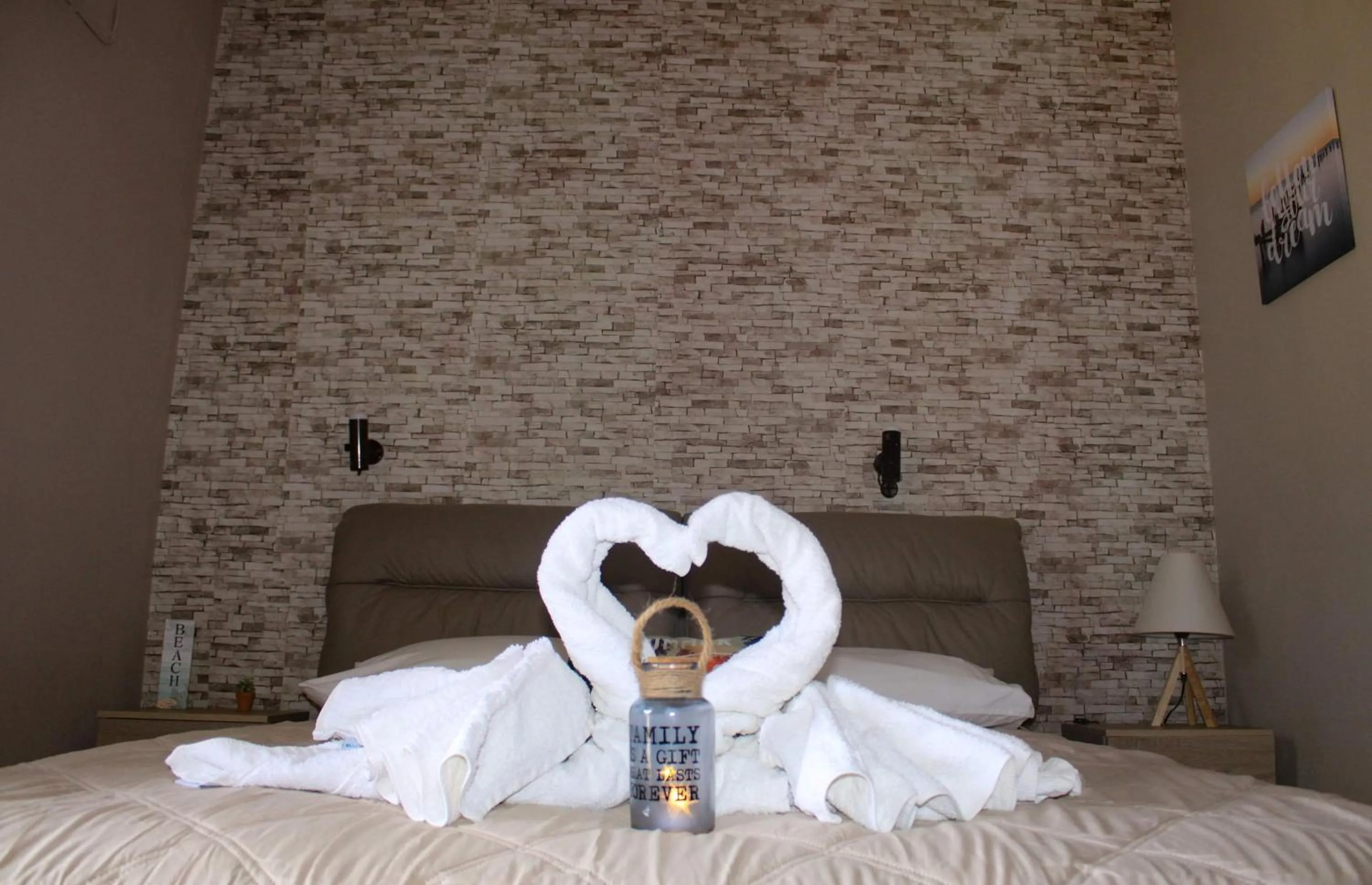Bed in Marinos Studios at Lourdata village
