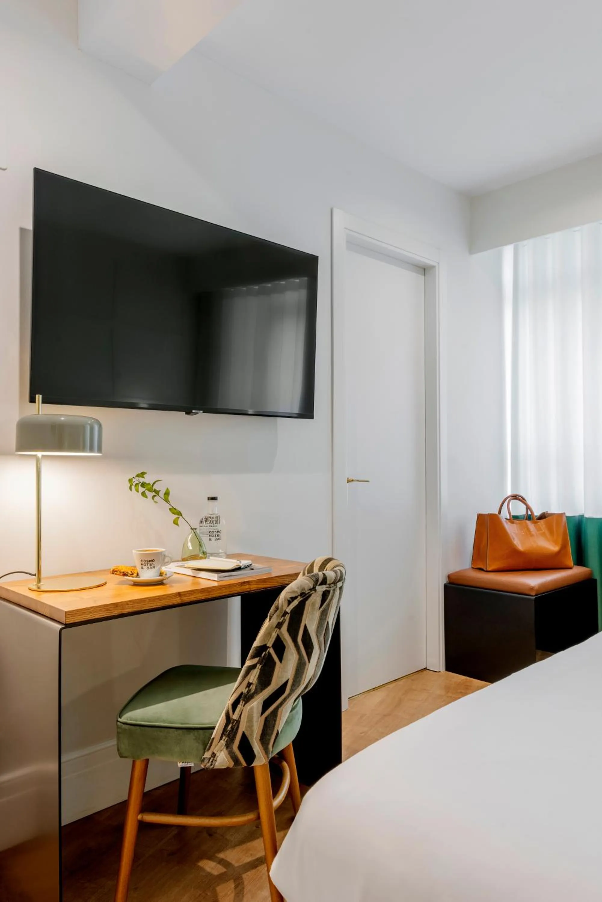 TV and multimedia, Bed in Room Mate Cosmo - City Centre, Valencia