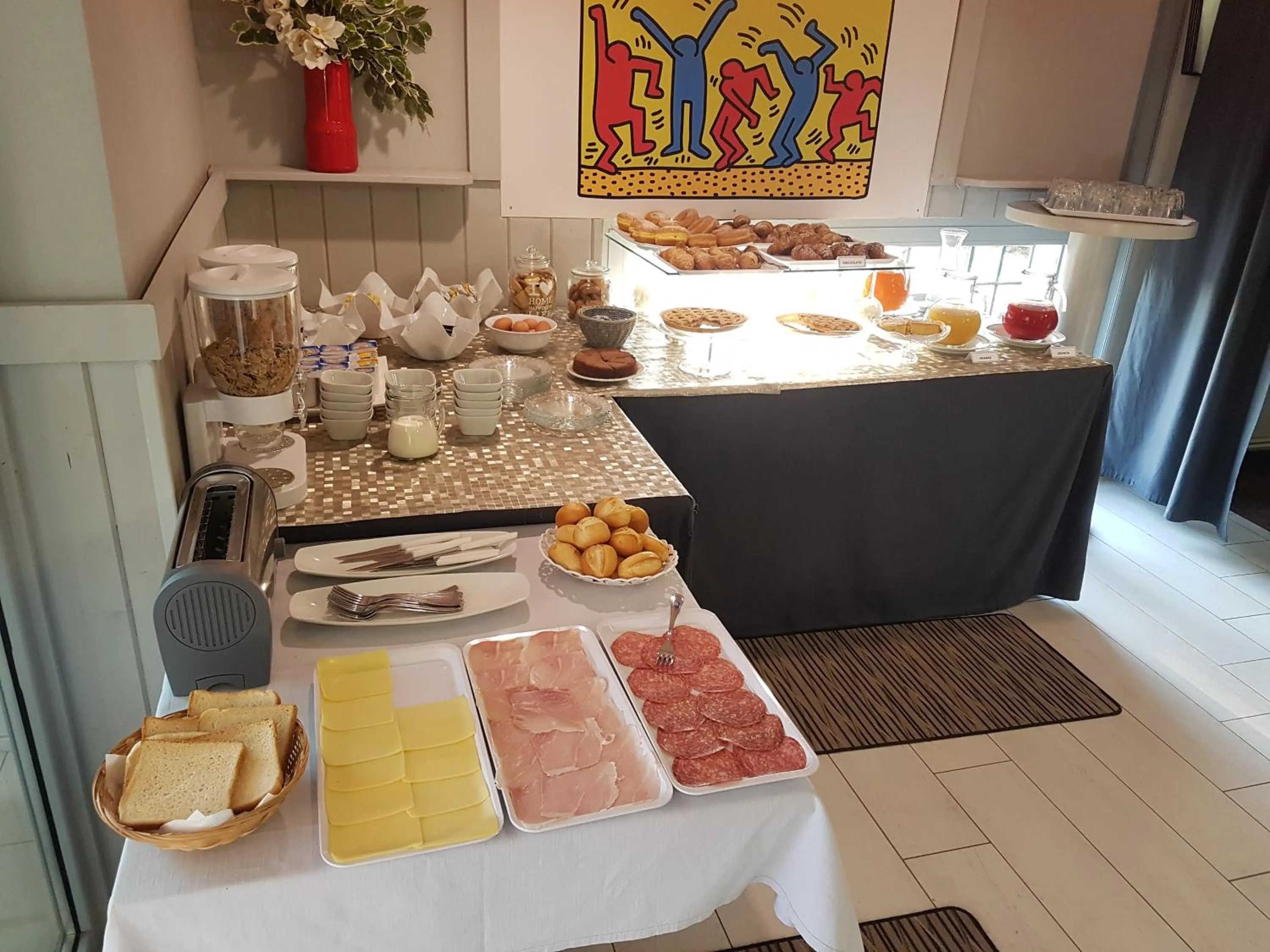 Food and drinks in Blue Hotel