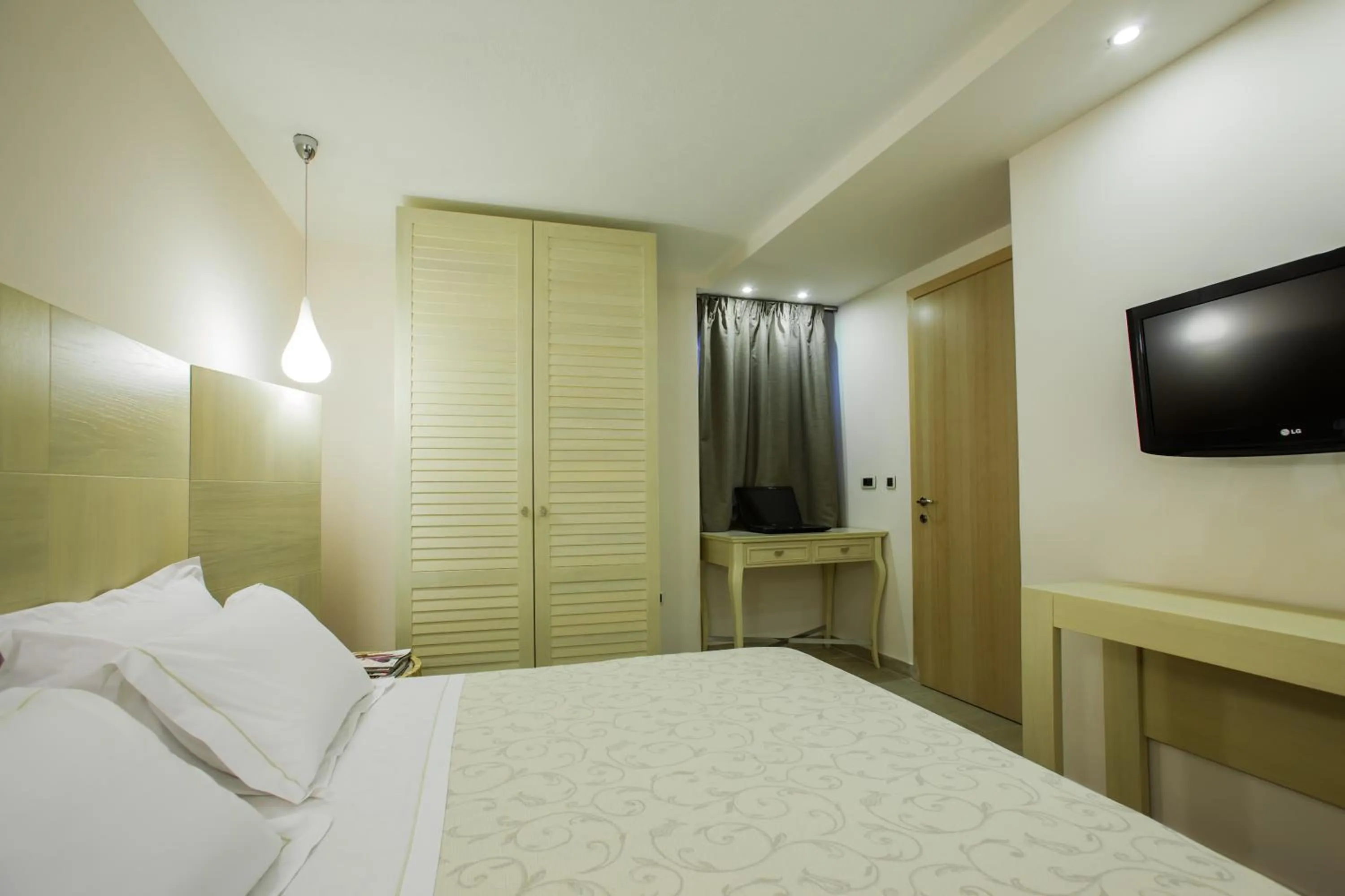 TV and multimedia, Bed in Core Hotel