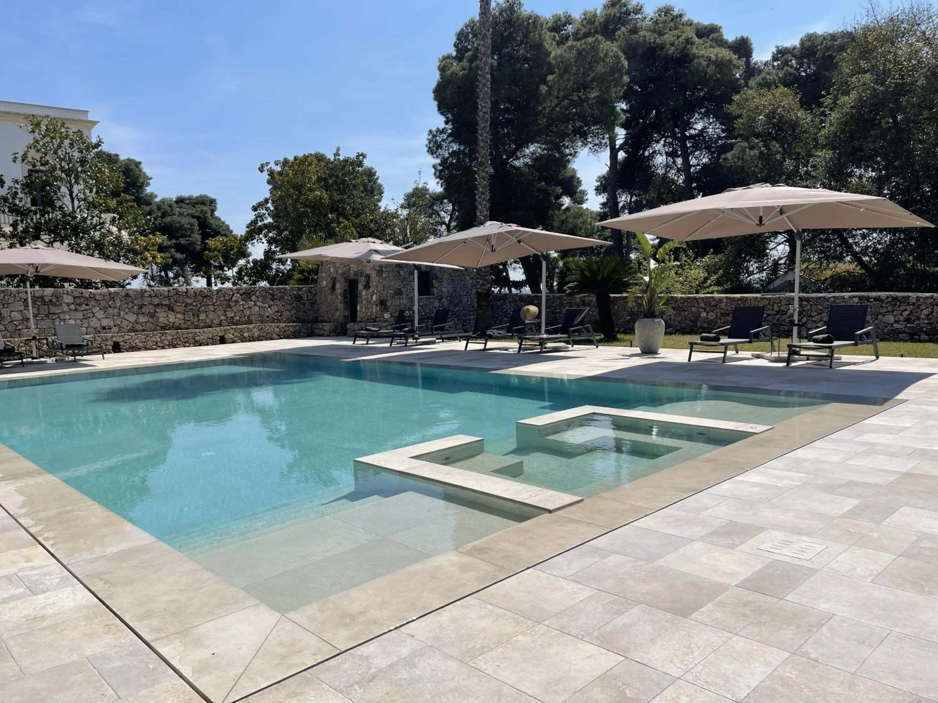 Hot Tub in Sa Suites