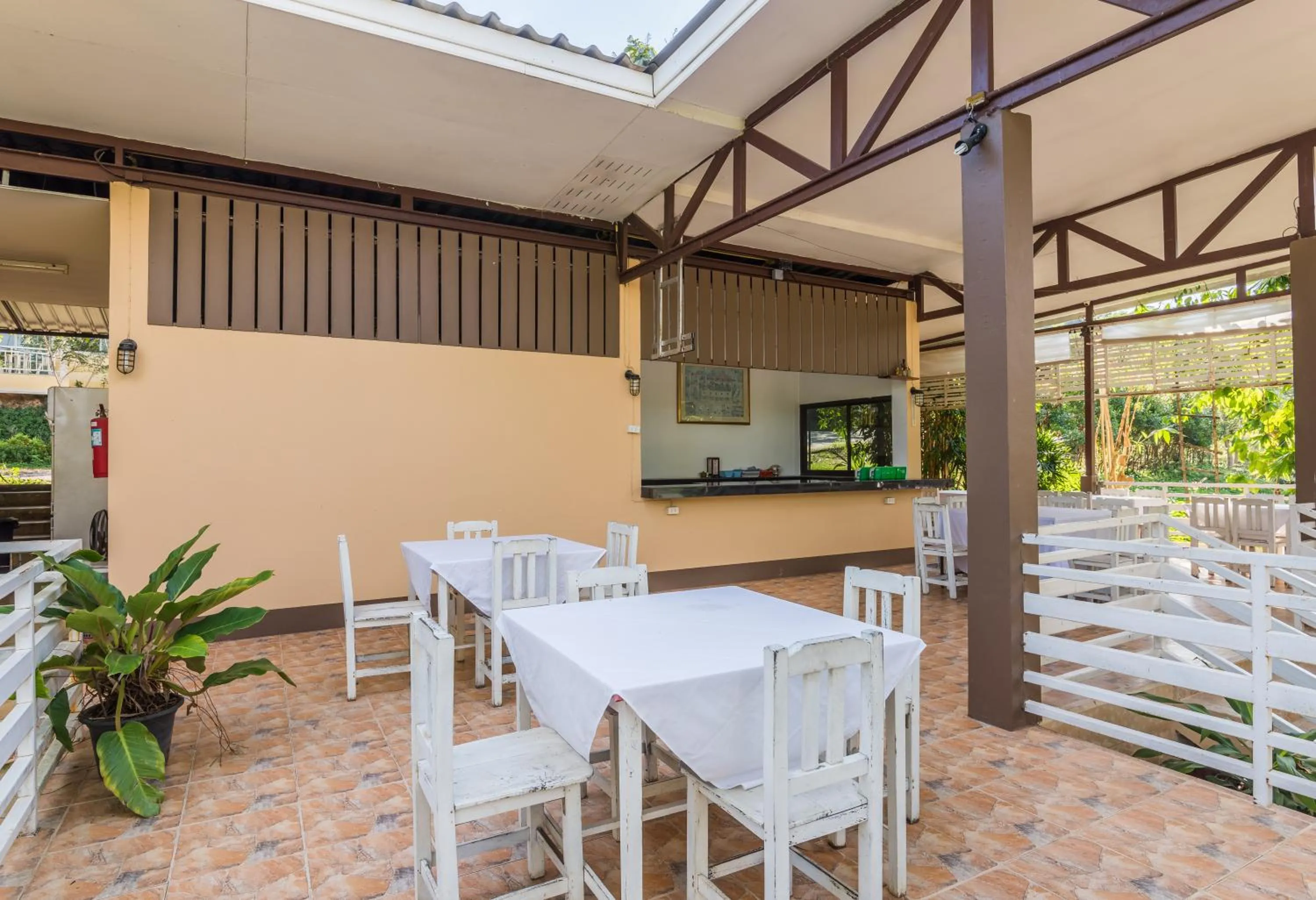 Restaurant/places to eat in ChiangRai Lake Hill