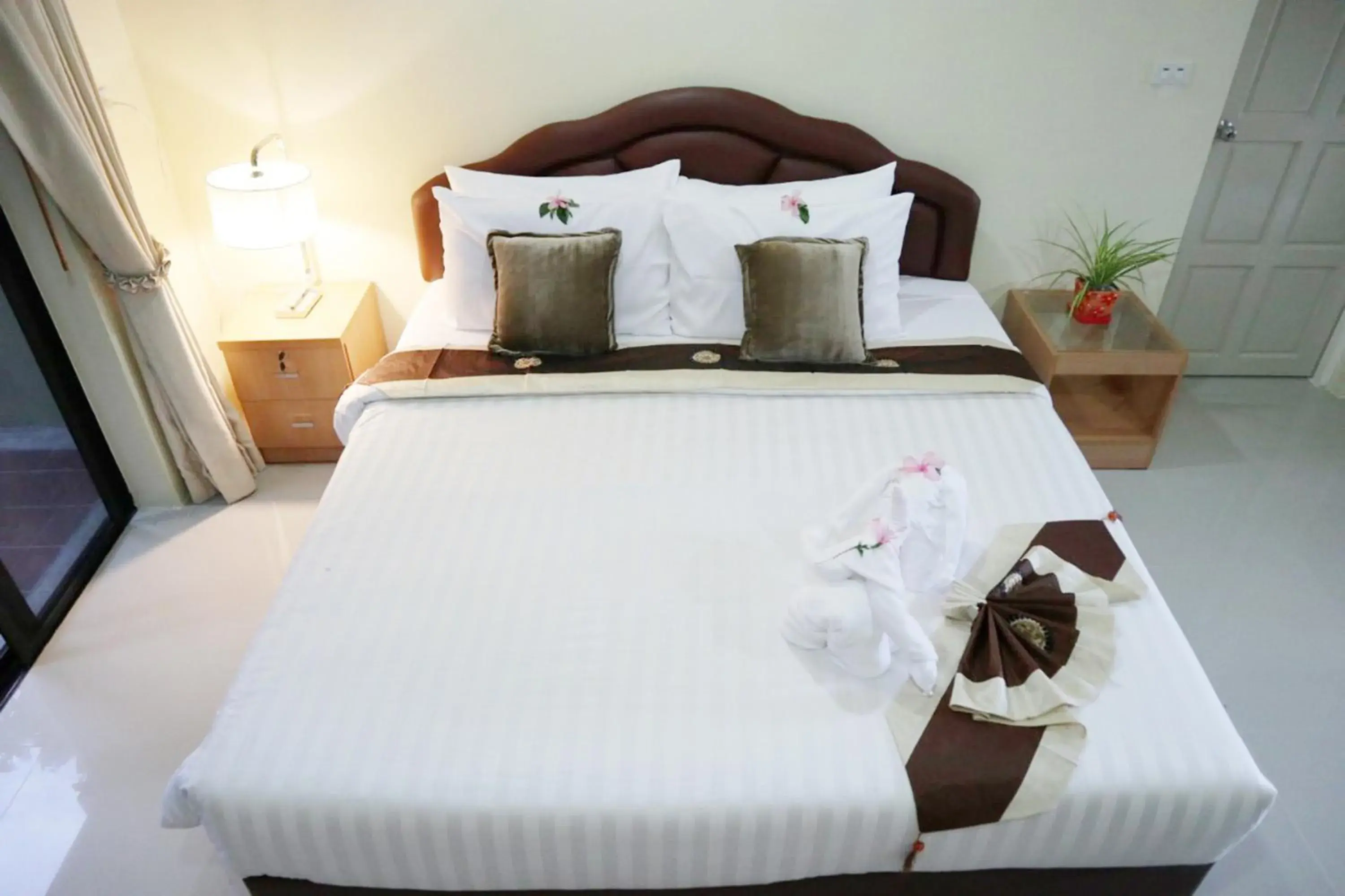 Deluxe Single Room with Balcony - single occupancy in ChiangRai Lake Hill Deluxe Single Room with Balcony - single occupancy in ChiangRai Lake Hill