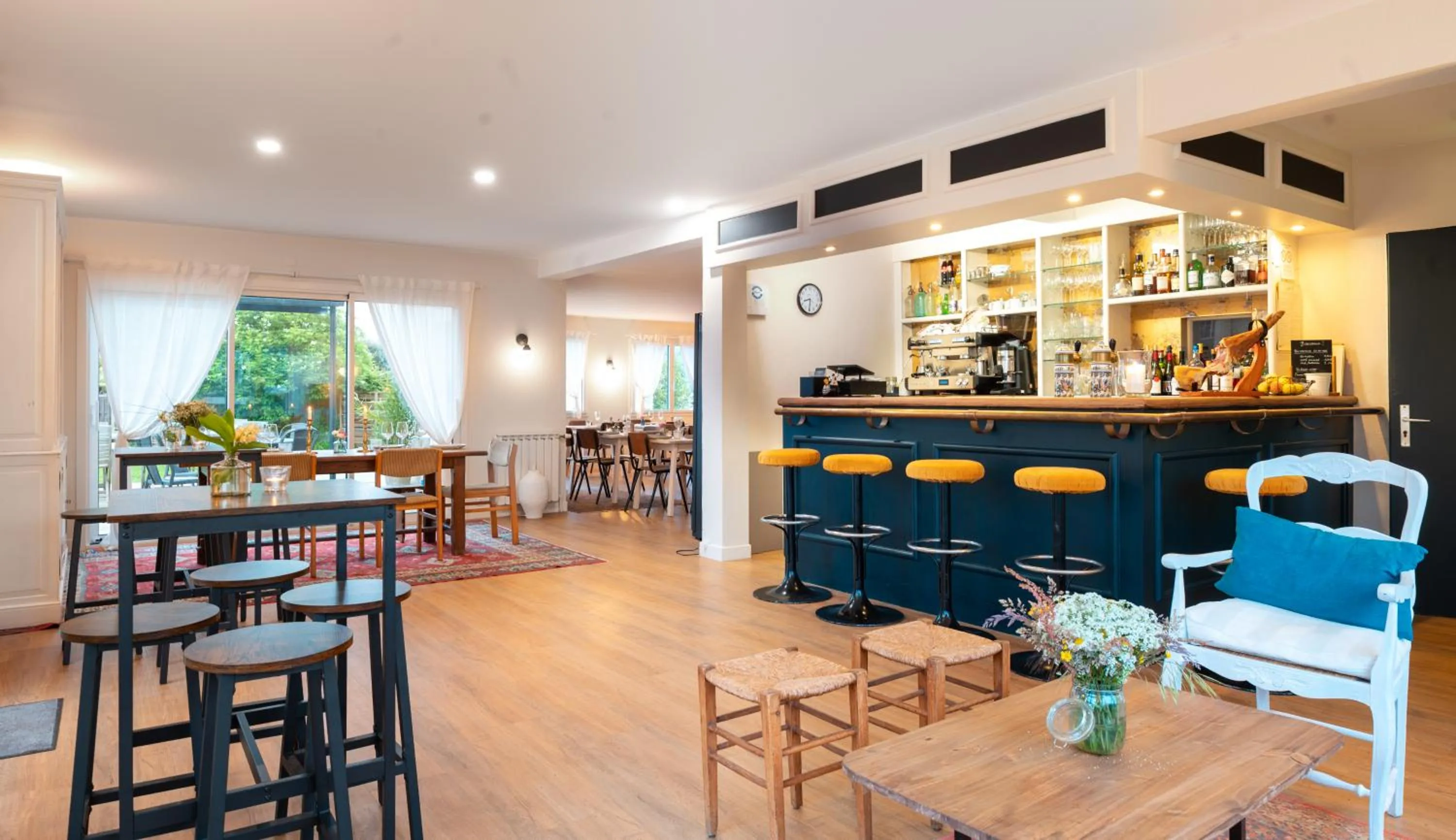 Restaurant/places to eat in Hôtel Restaurant La Voile Bleue