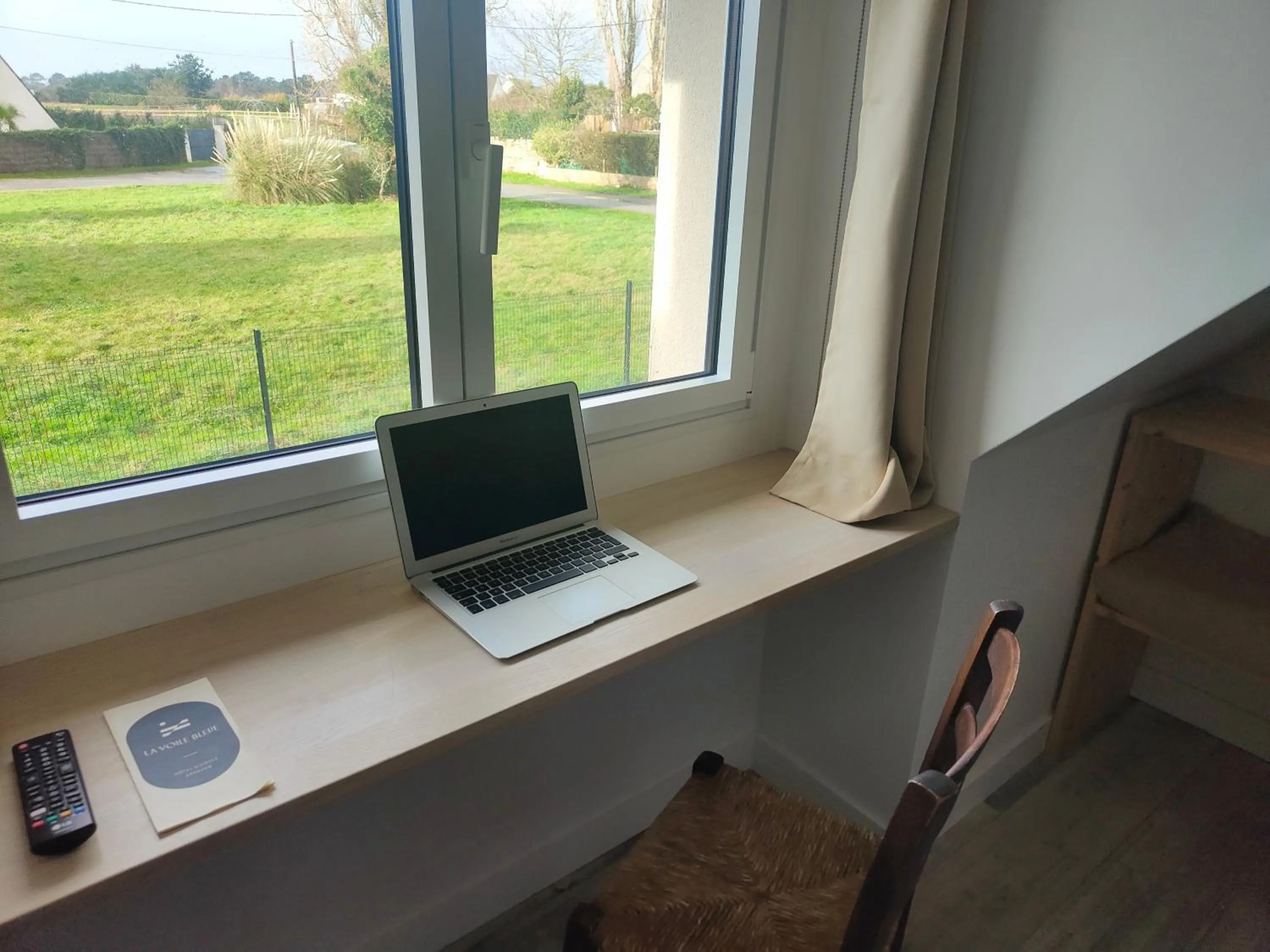 Bedroom in Hôtel Restaurant La Voile Bleue