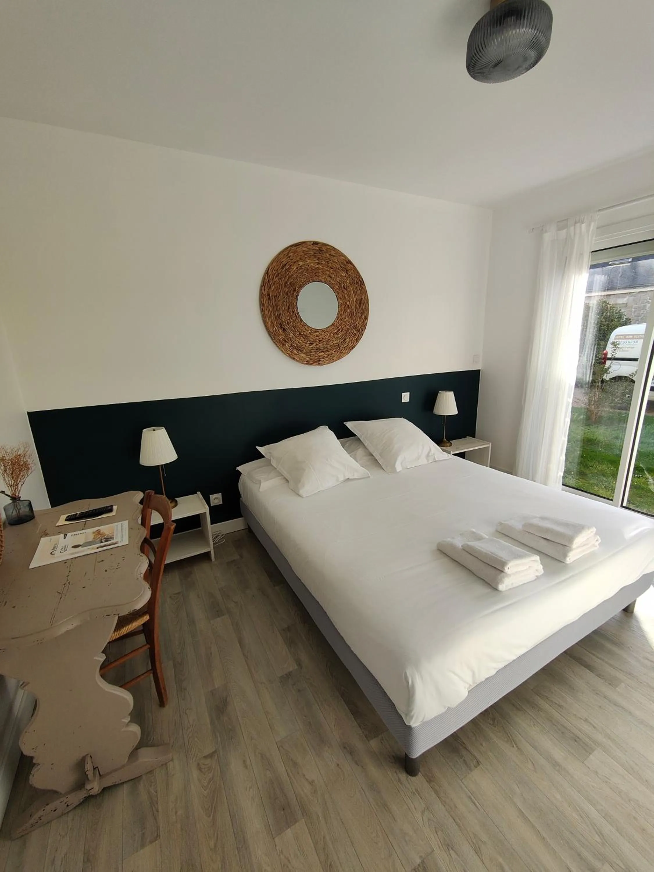 Bedroom, Bed in Hôtel Restaurant La Voile Bleue