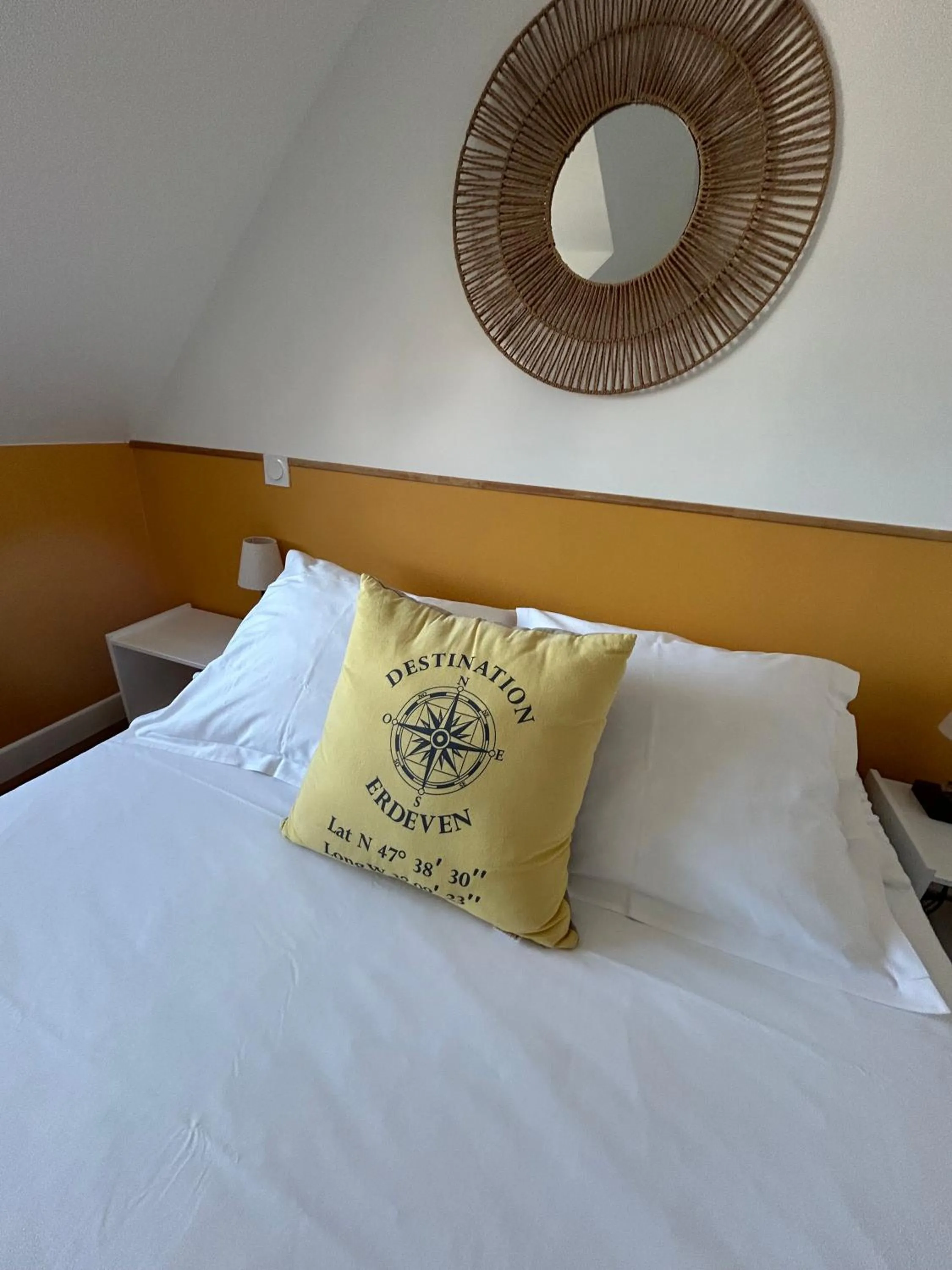 Bedroom, Bed in Hôtel Restaurant La Voile Bleue