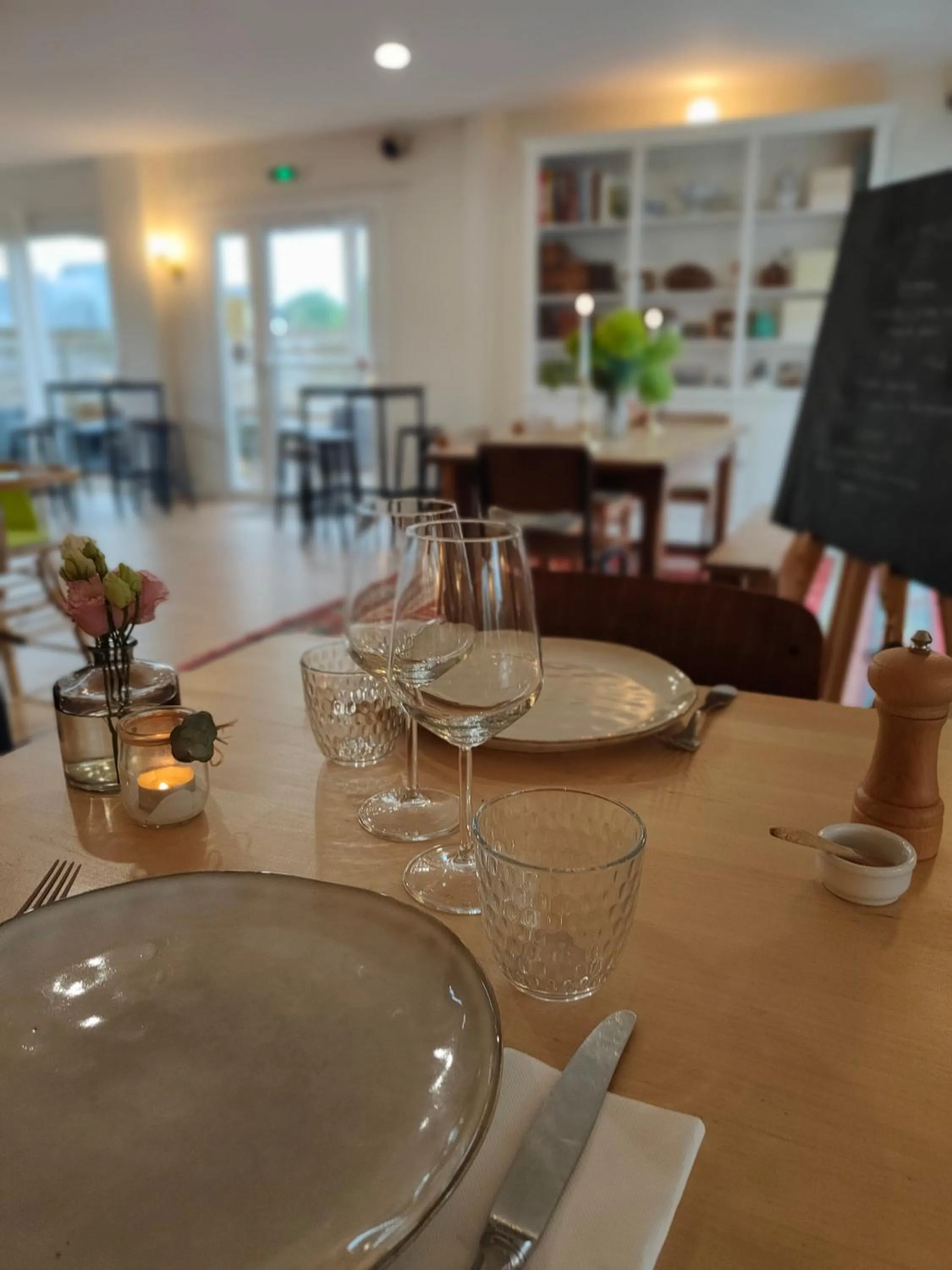 Restaurant/places to eat in Hôtel Restaurant La Voile Bleue