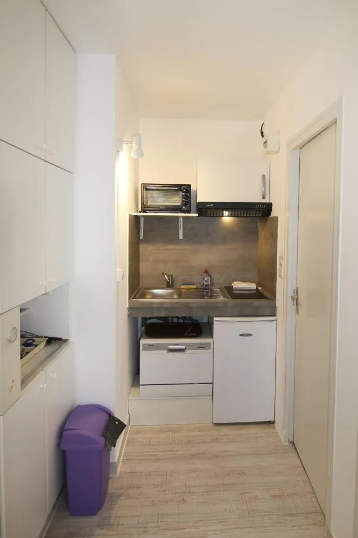 Kitchen or kitchenette in Hôtel Au Clos Paillé La Roche Posay