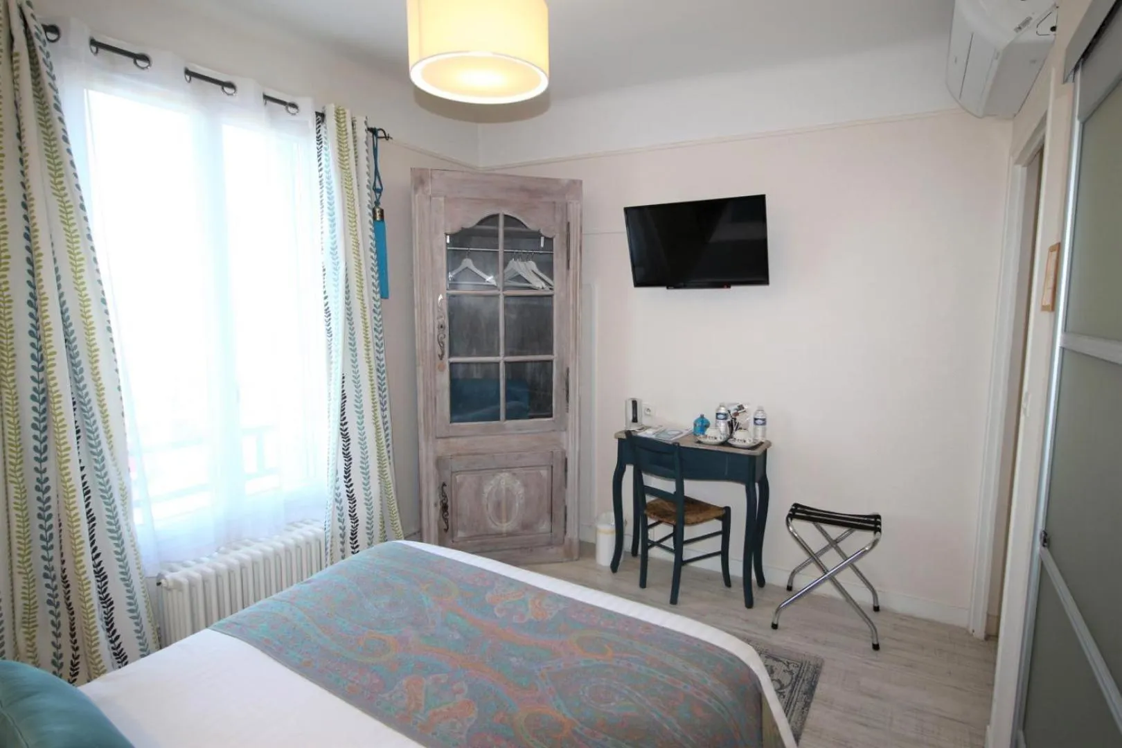 Photo of the whole room, Bed in Hôtel Au Clos Paillé La Roche Posay