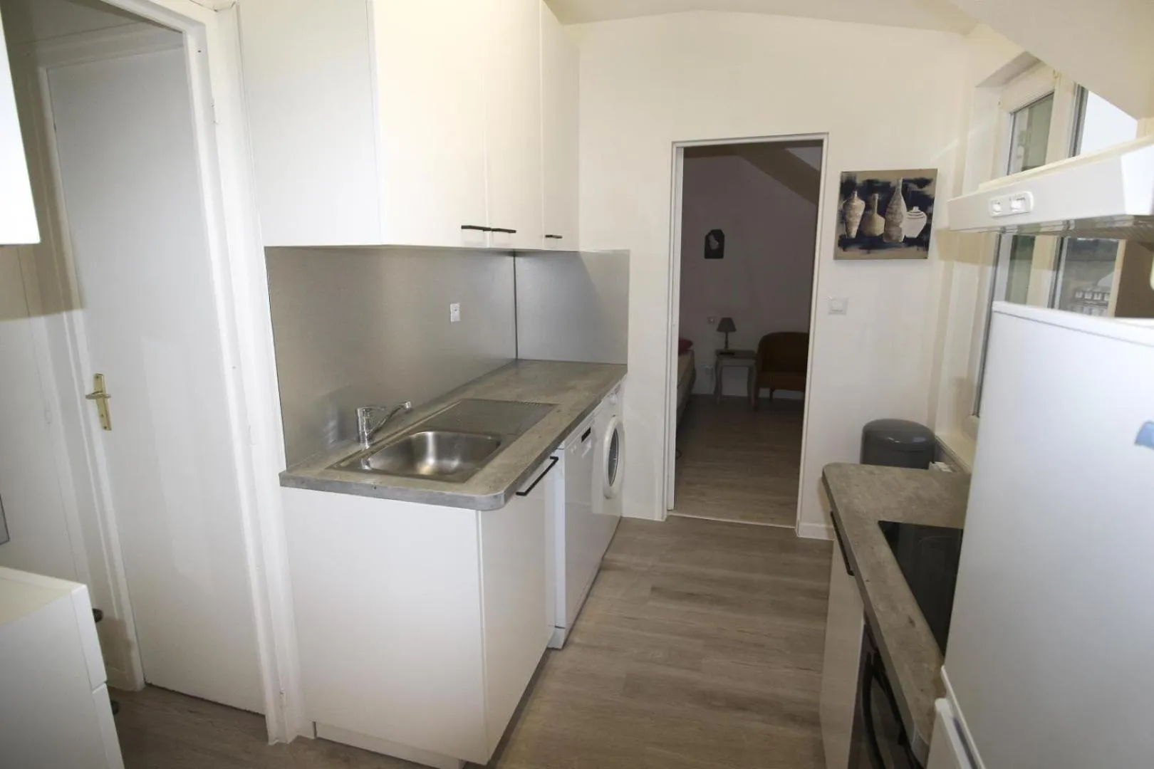 Kitchen or kitchenette in Hôtel Au Clos Paillé La Roche Posay