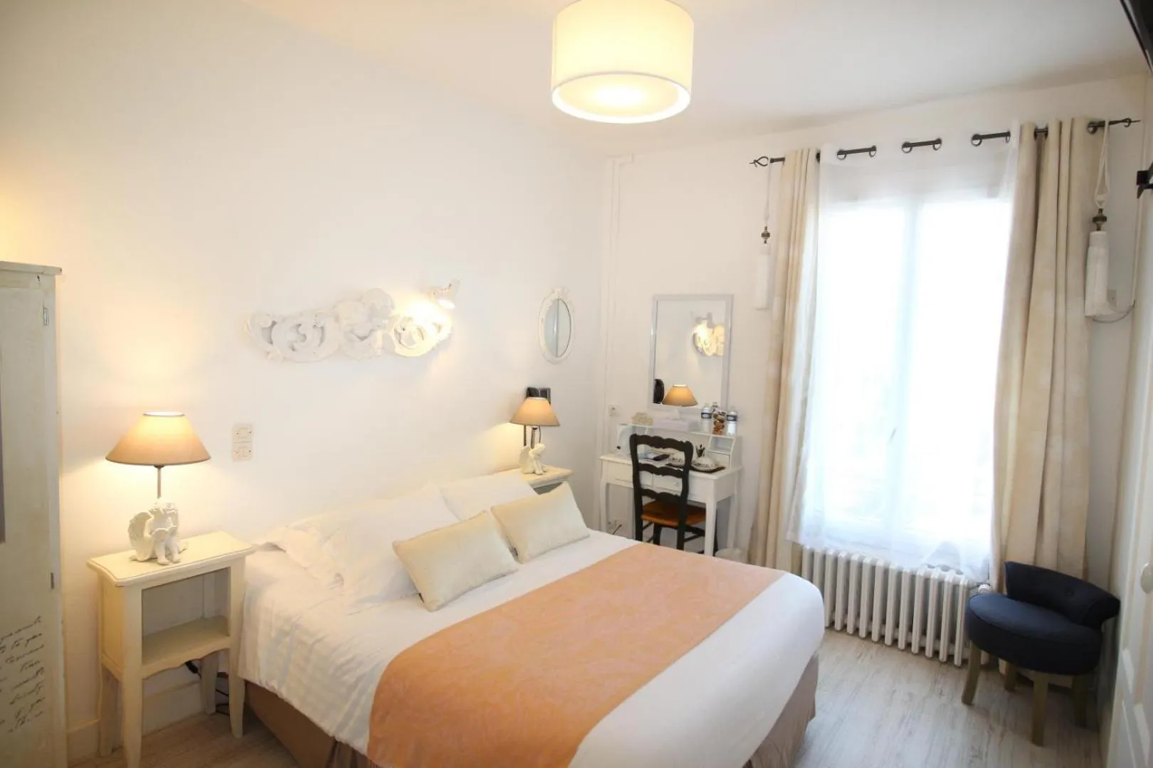 Photo of the whole room, Bed in Hôtel Au Clos Paillé La Roche Posay