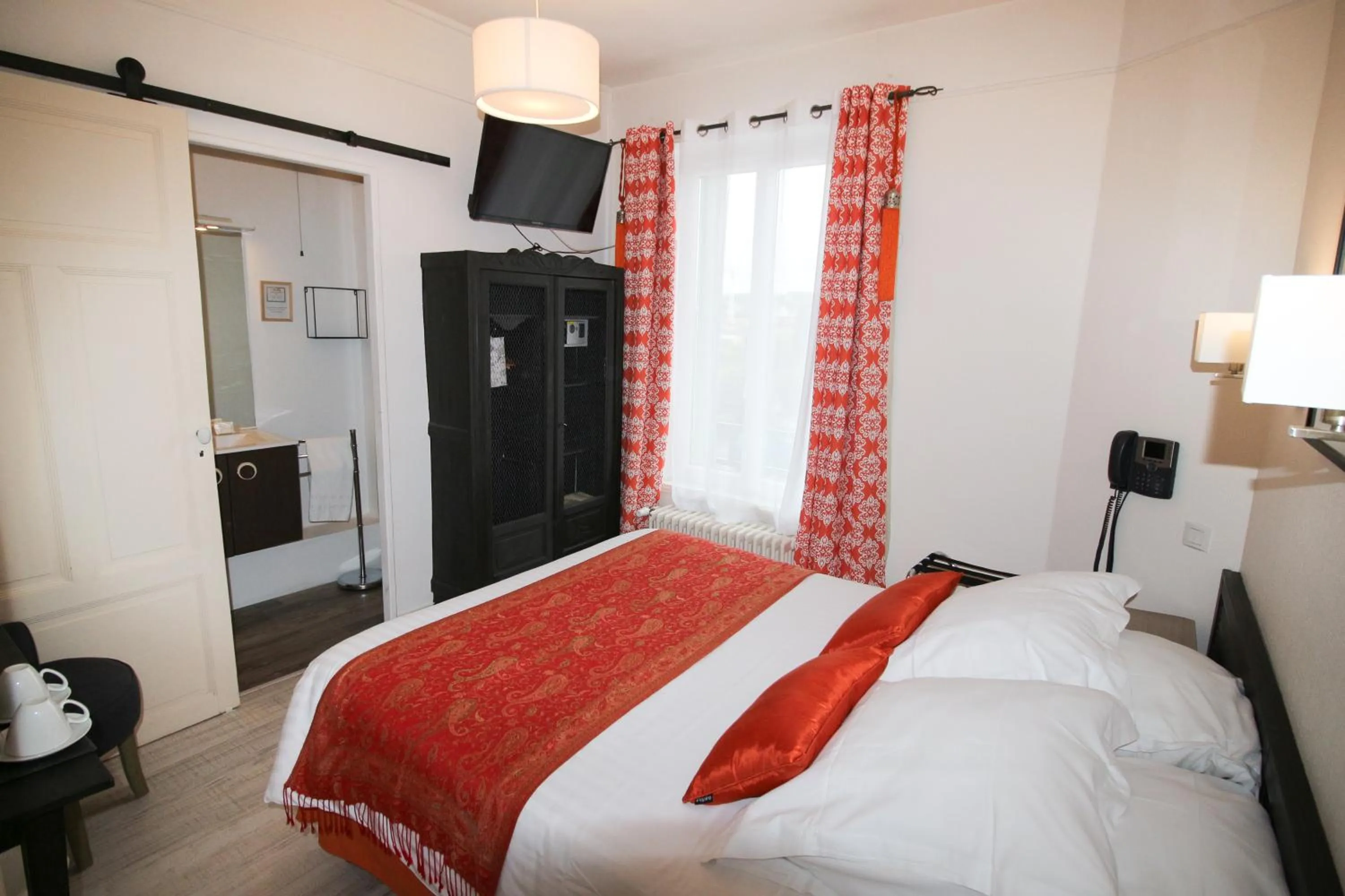 Photo of the whole room, Bed in Hôtel Au Clos Paillé La Roche Posay