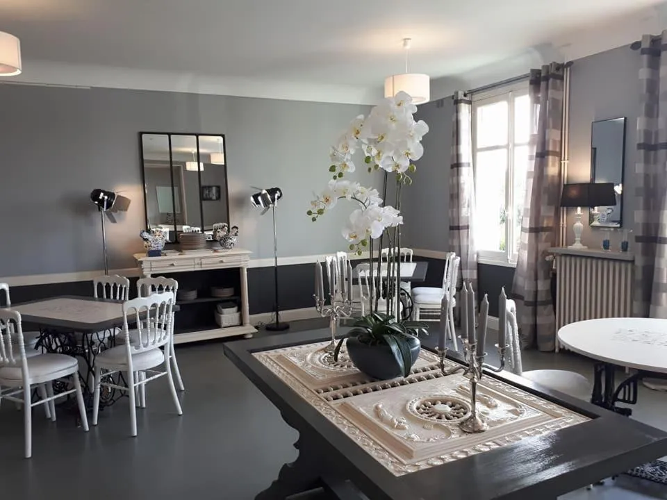 Dining area in Hôtel Au Clos Paillé La Roche Posay