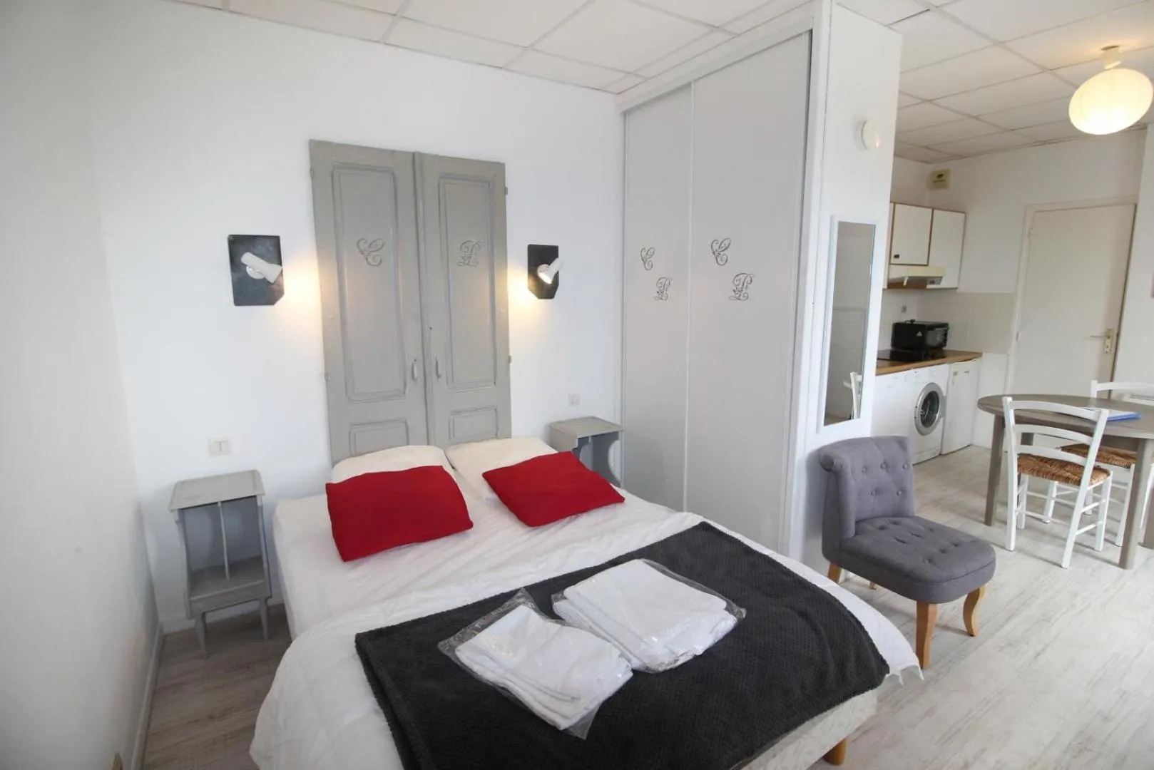 Photo of the whole room, Bed in Hôtel Au Clos Paillé La Roche Posay