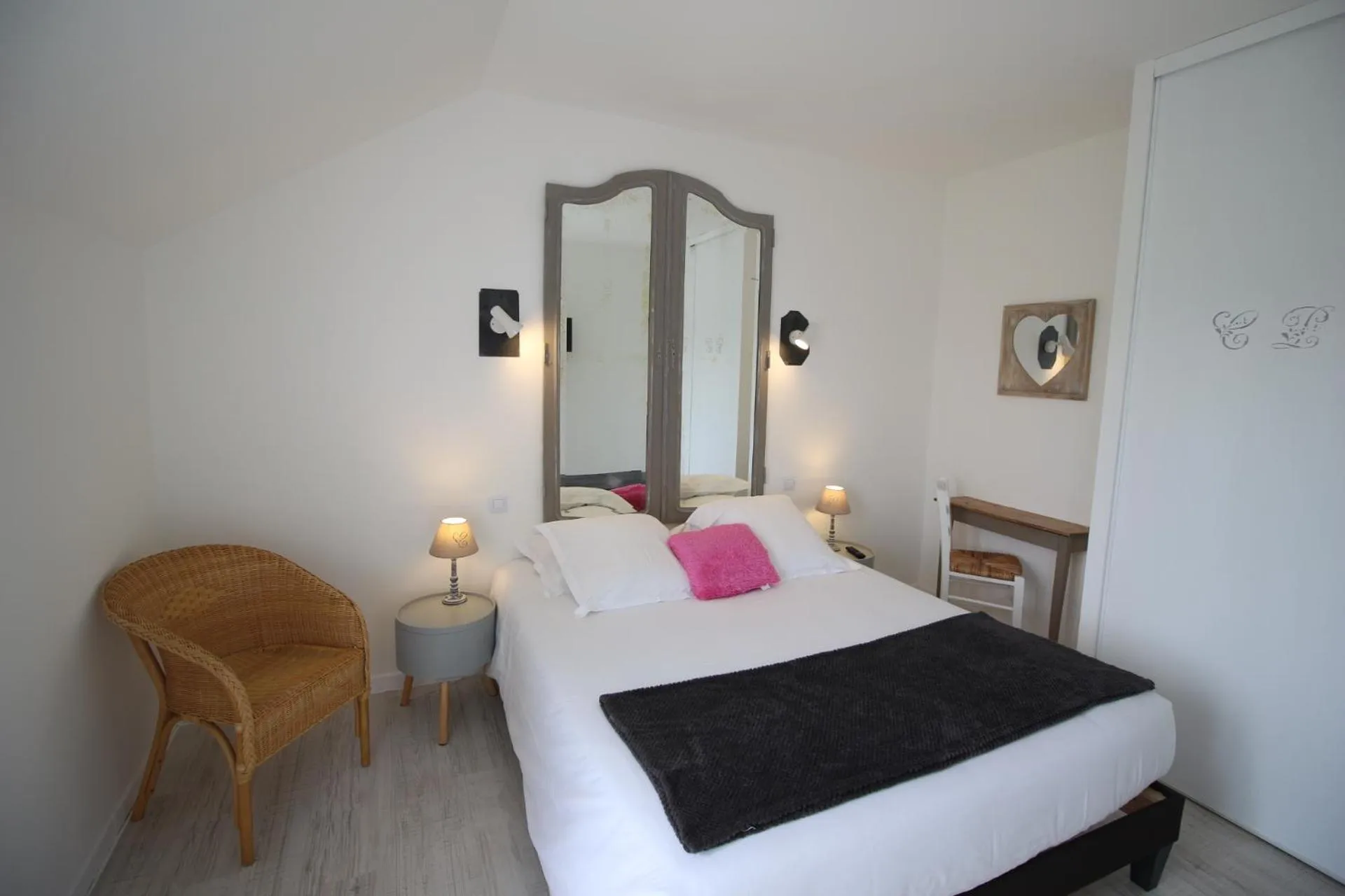 Photo of the whole room, Bed in Hôtel Au Clos Paillé La Roche Posay