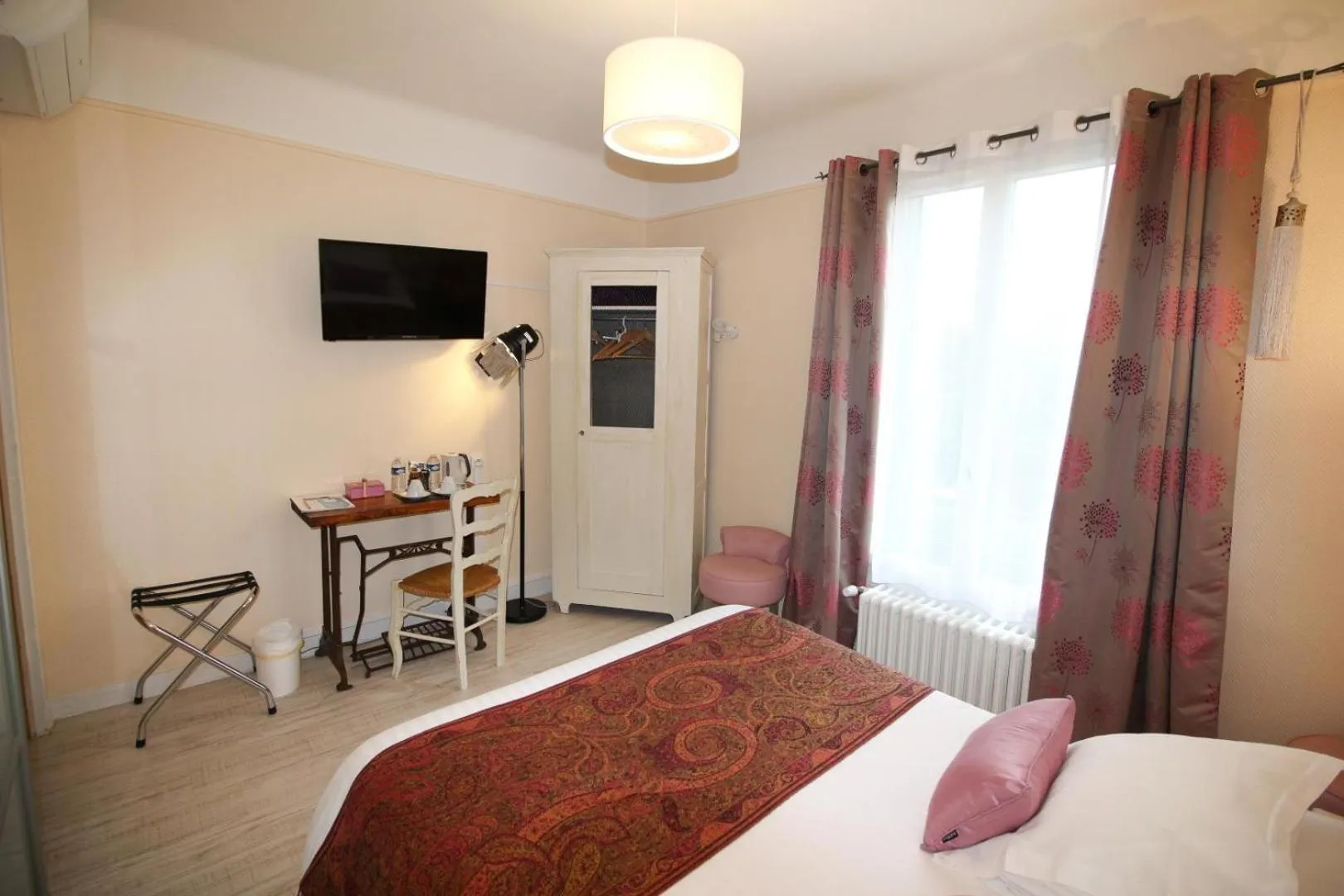 Photo of the whole room, Bed in Hôtel Au Clos Paillé La Roche Posay