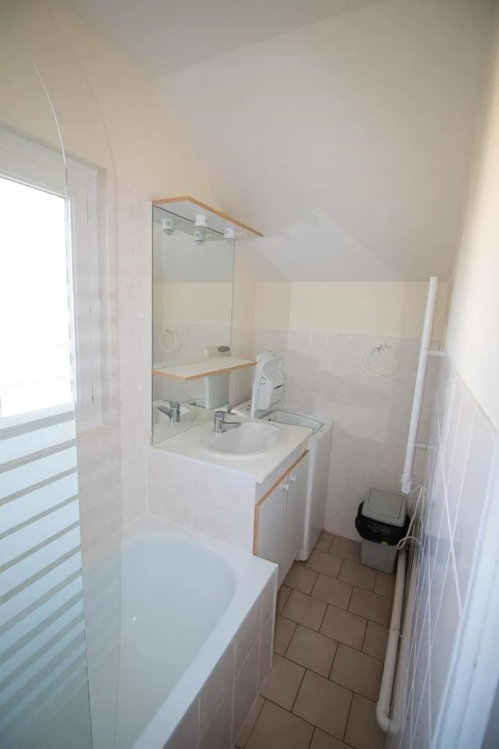 Bathroom in Hôtel Au Clos Paillé La Roche Posay