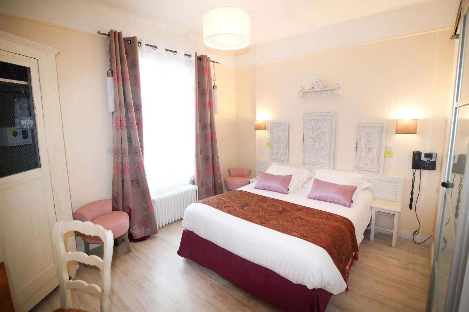 Bedroom, Bed in Hôtel Au Clos Paillé La Roche Posay