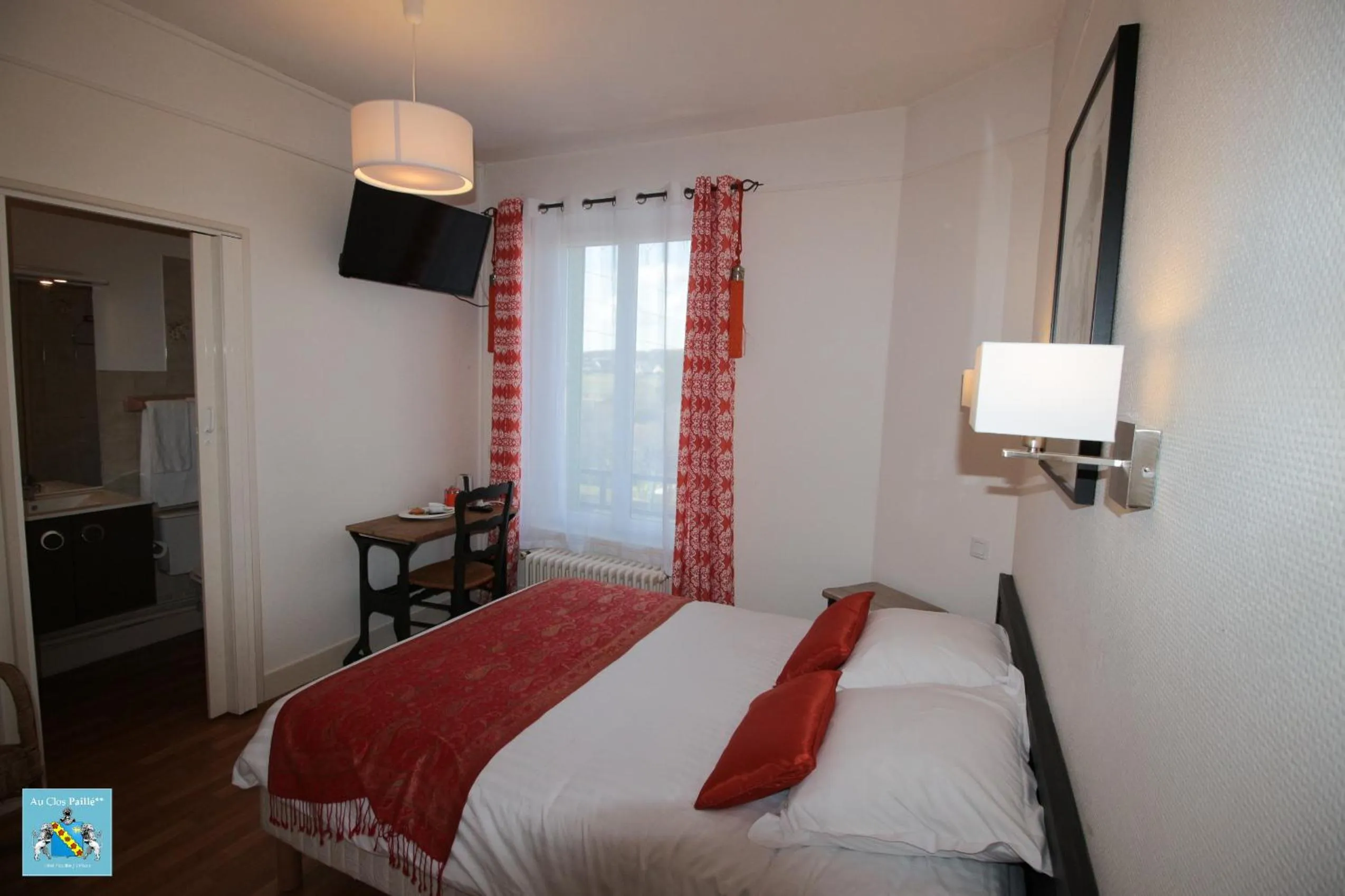 Bedroom, Bed in Hôtel Au Clos Paillé La Roche Posay