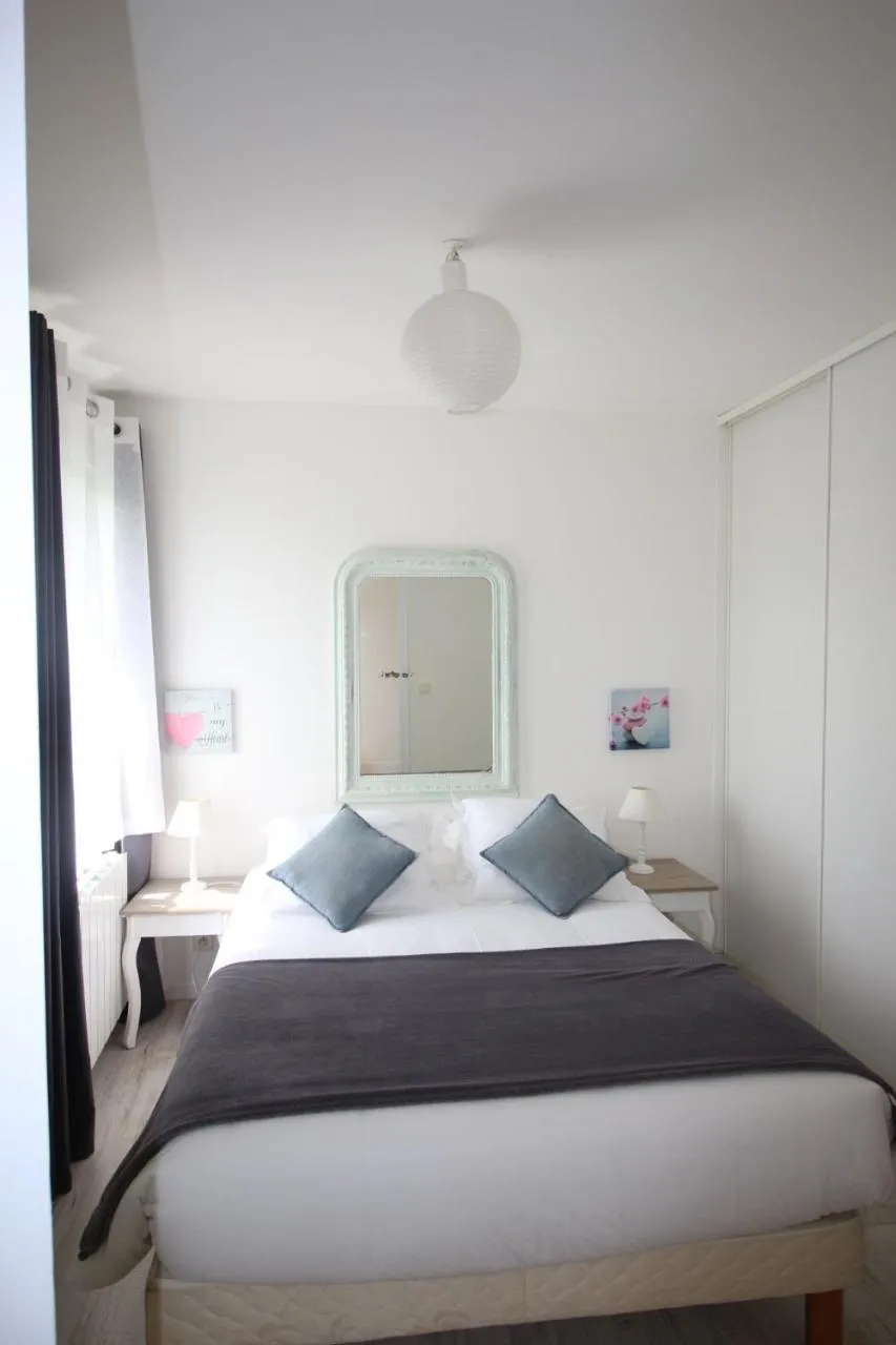 Bedroom, Bed in Hôtel Au Clos Paillé La Roche Posay