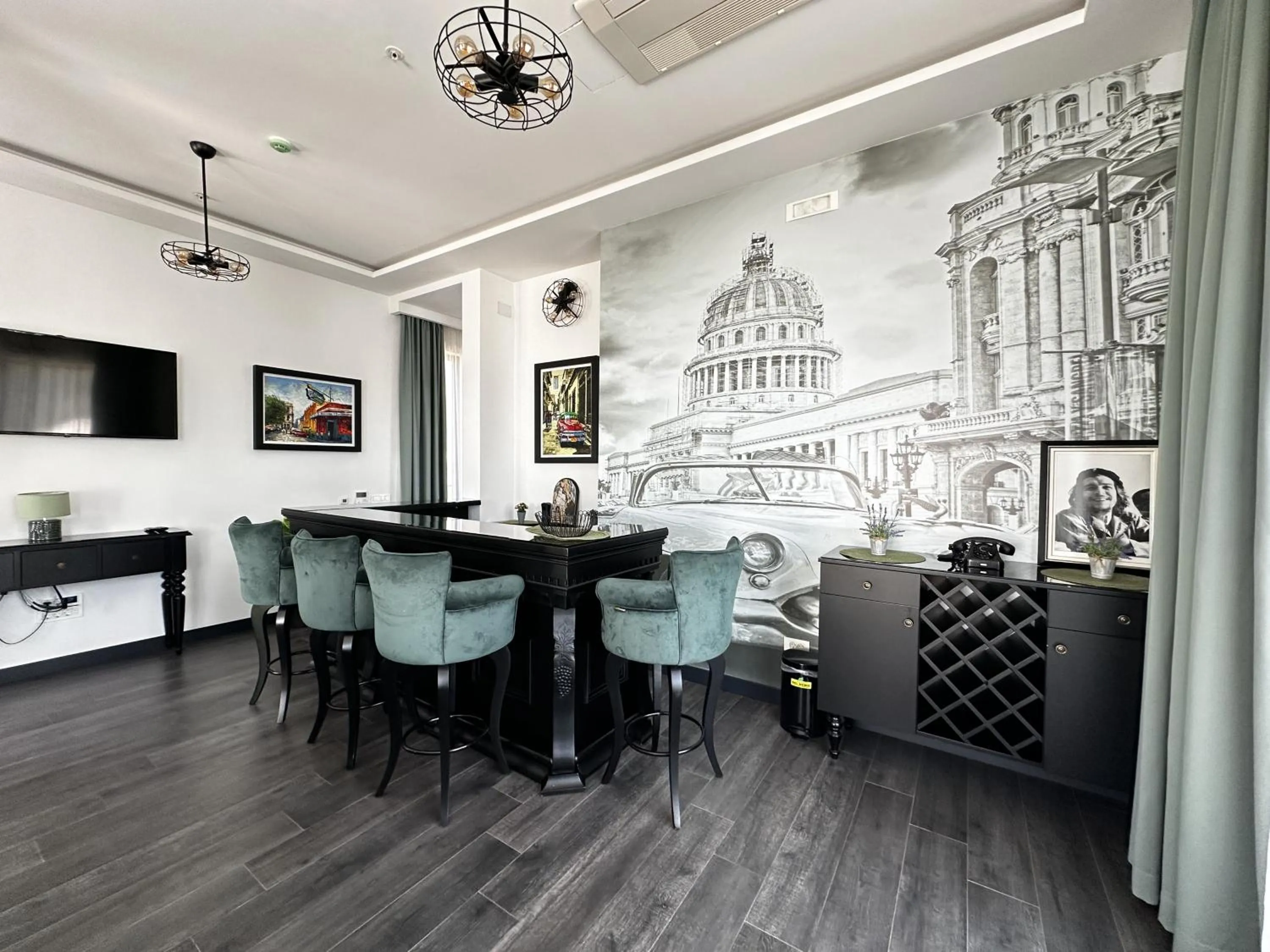 Communal lounge/ TV room in Hotel Del Medio