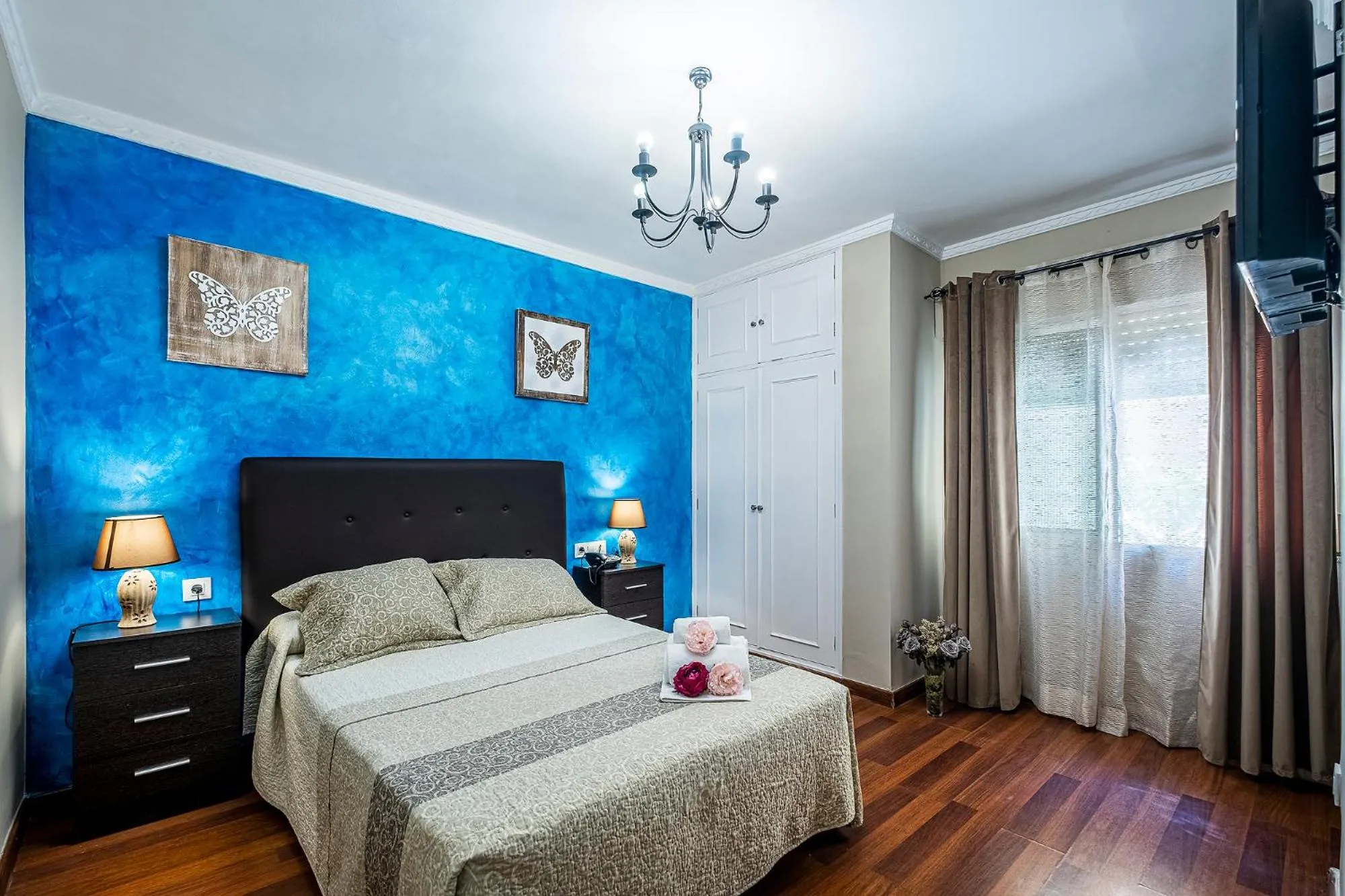 Toilet, Bed in Hotel Gines