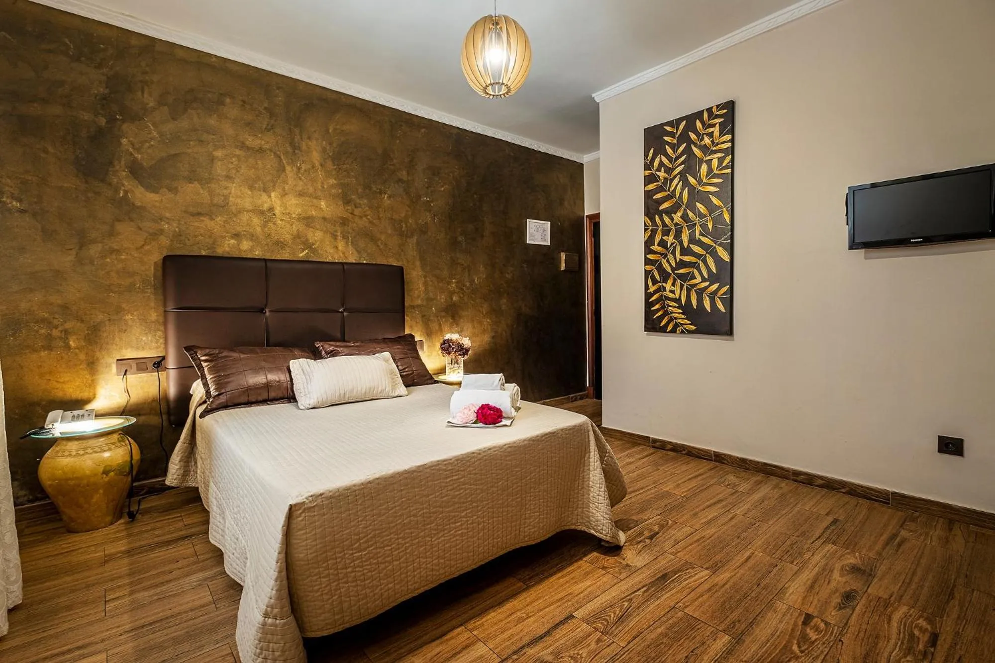 Toilet, Bed in Hotel Gines