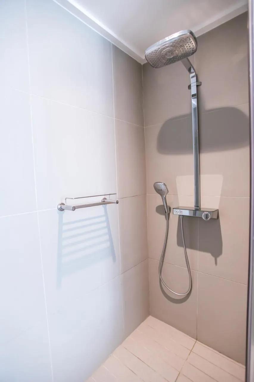 Shower in Platz am Meer no. 2