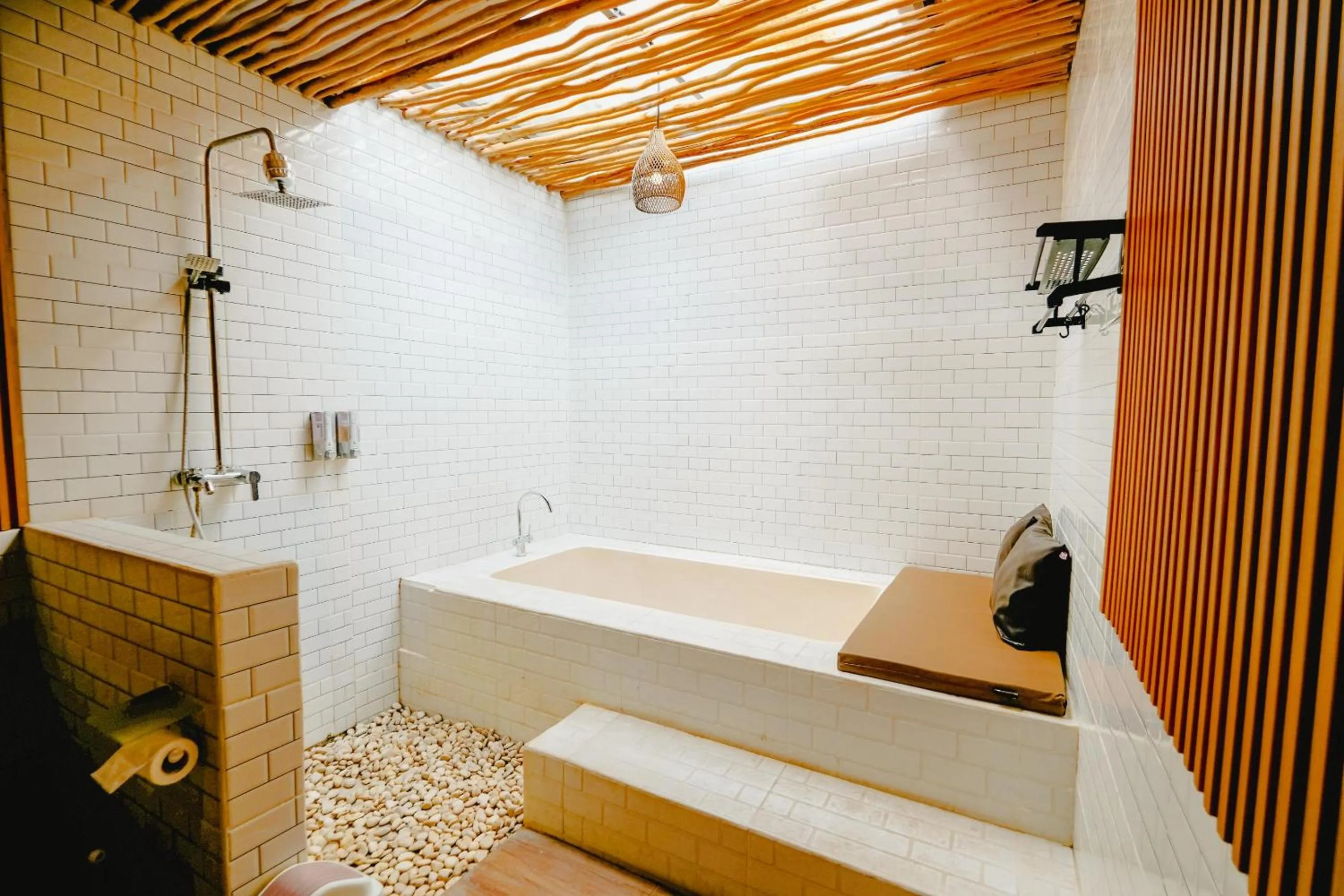 Hot Tub in Agung Wiwin Homestay & Restaurant