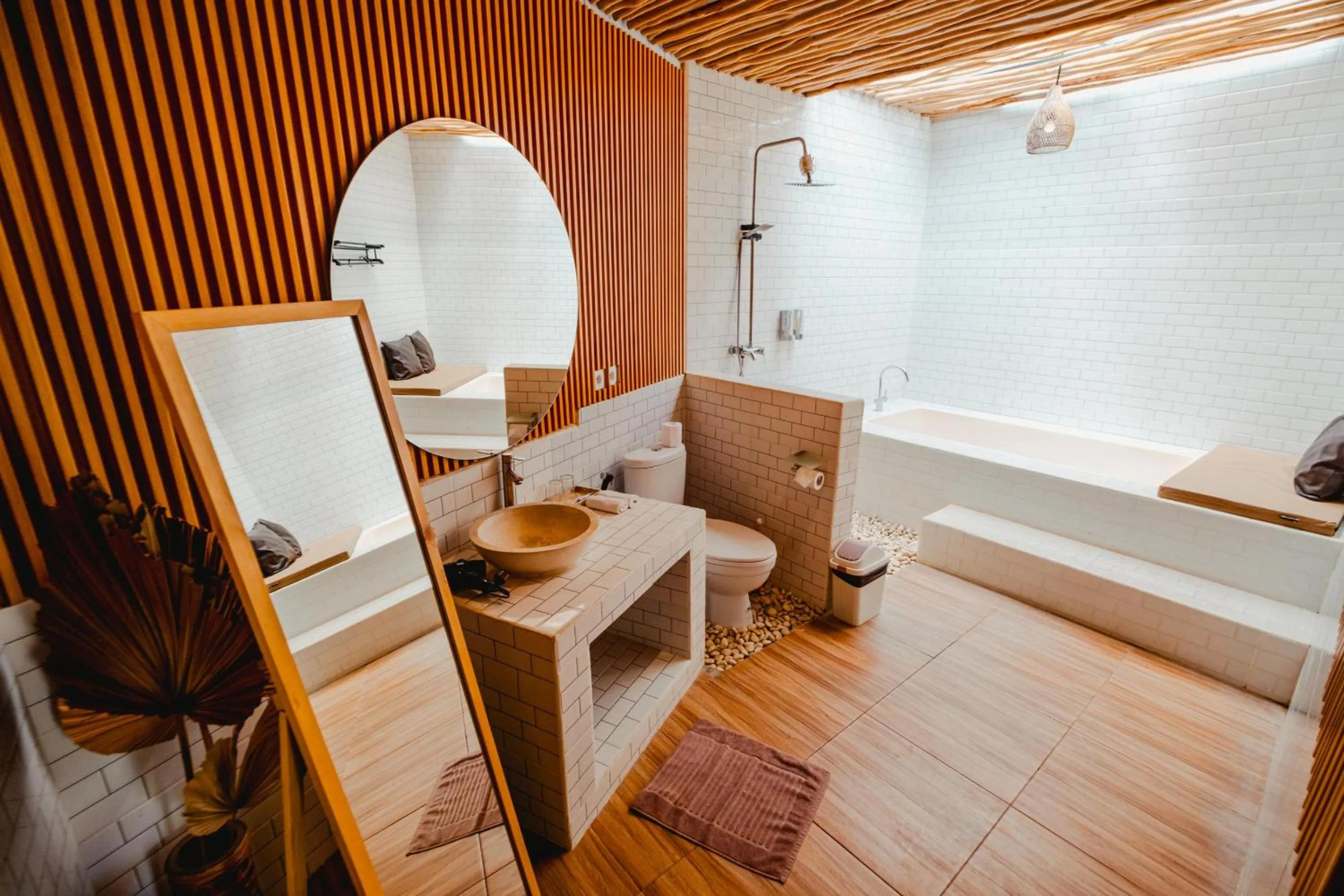 Hot Tub in Agung Wiwin Homestay & Restaurant