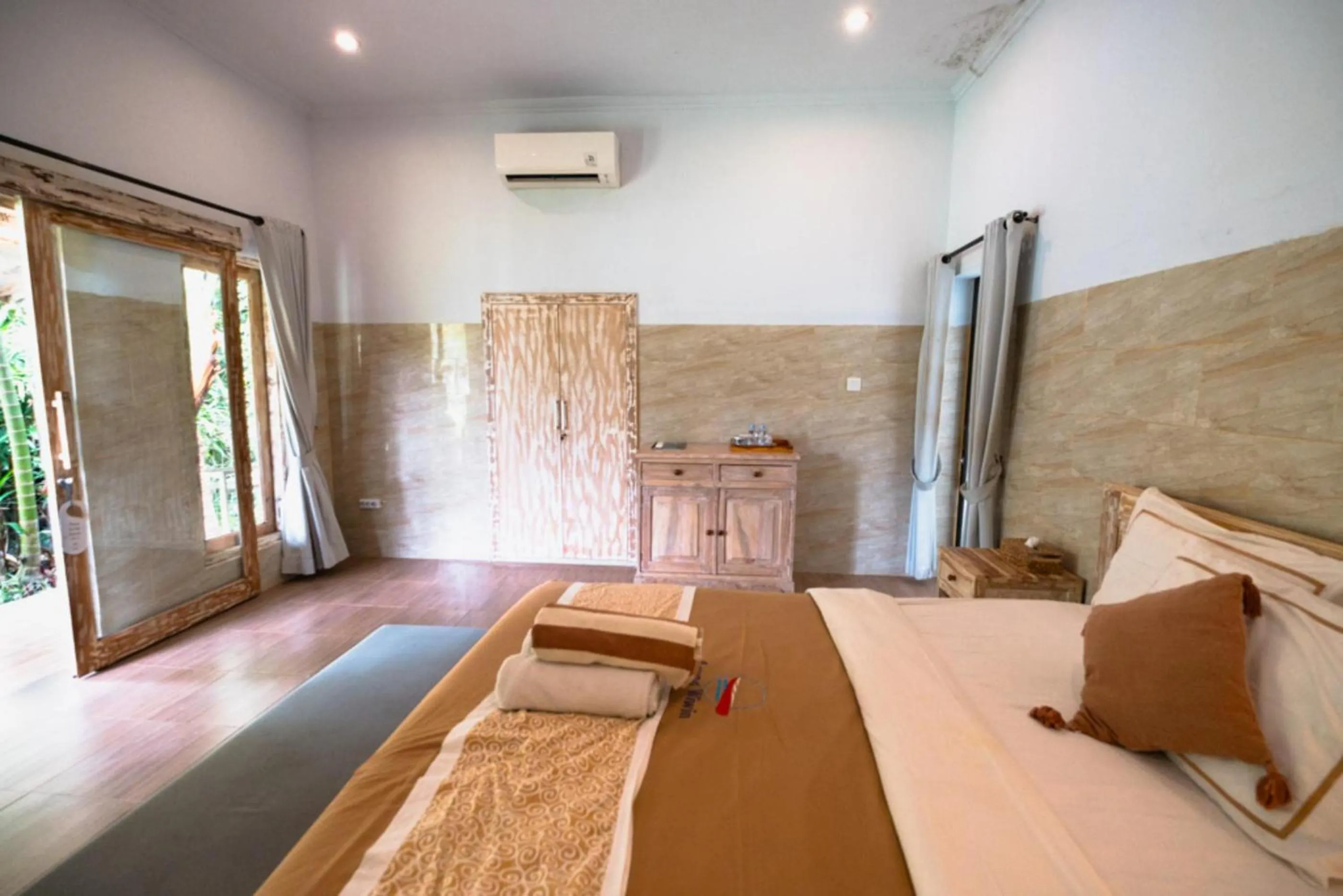 Bed in Agung Wiwin Homestay & Restaurant