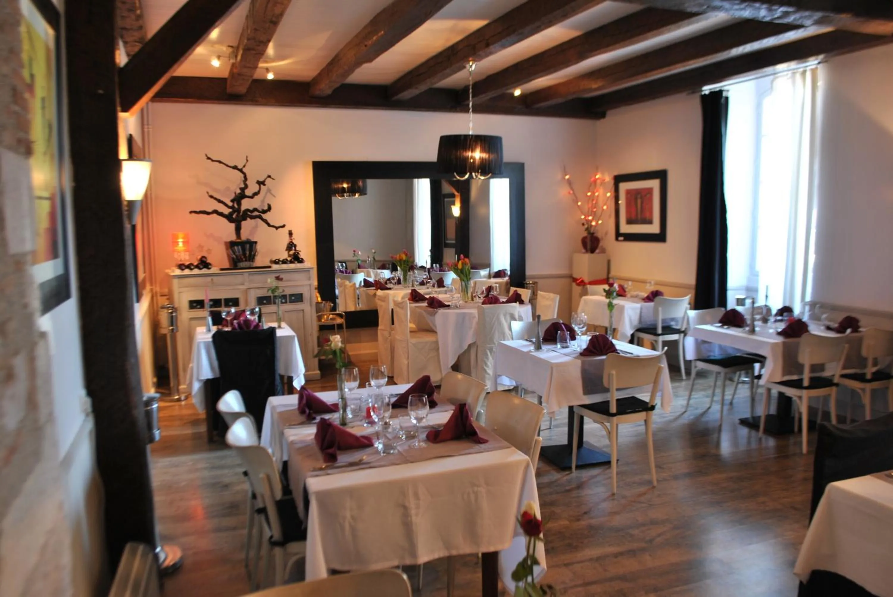 Restaurant/places to eat in Le Beffroi