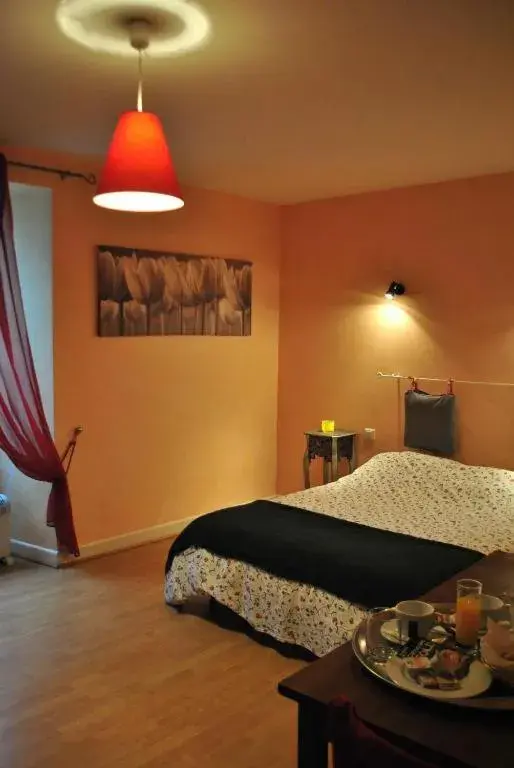 Family Room with Bath - single occupancy in Le Beffroi Family Room with Bath - single occupancy in Le Beffroi