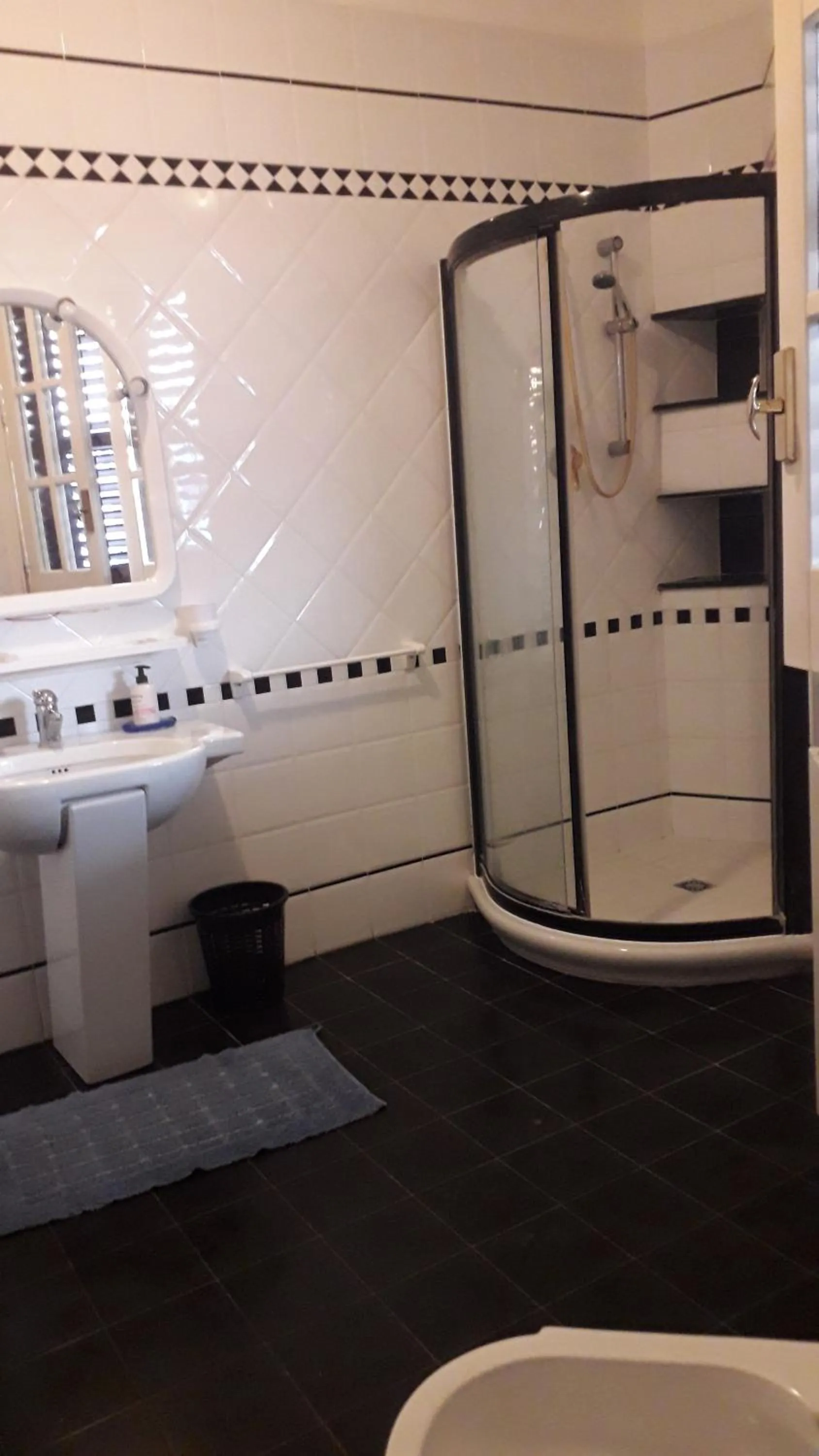 Shower in B&B Villa Victoria