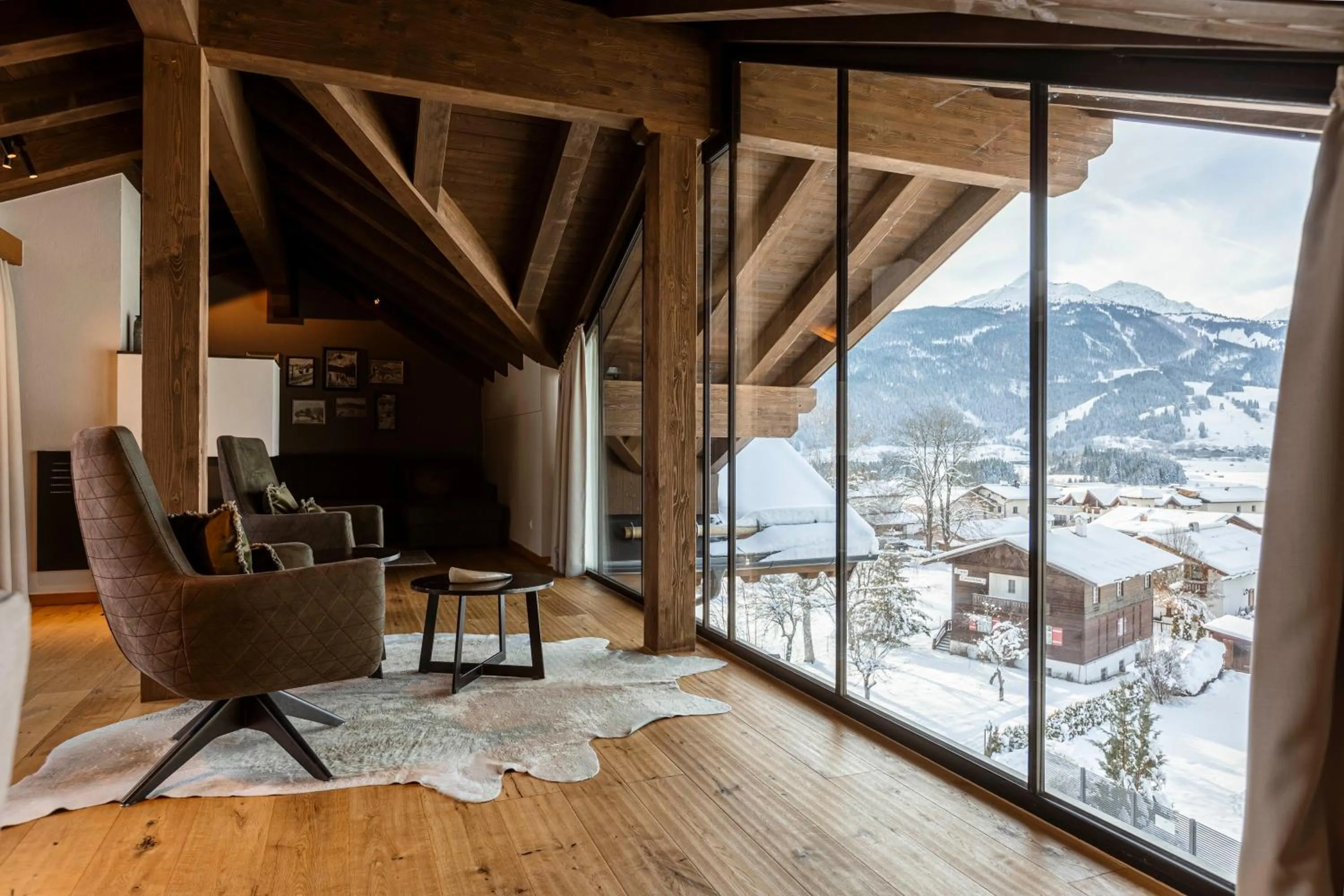 Living room in Bergresort Zugspitze Ehrwald by ALPS RESORTS