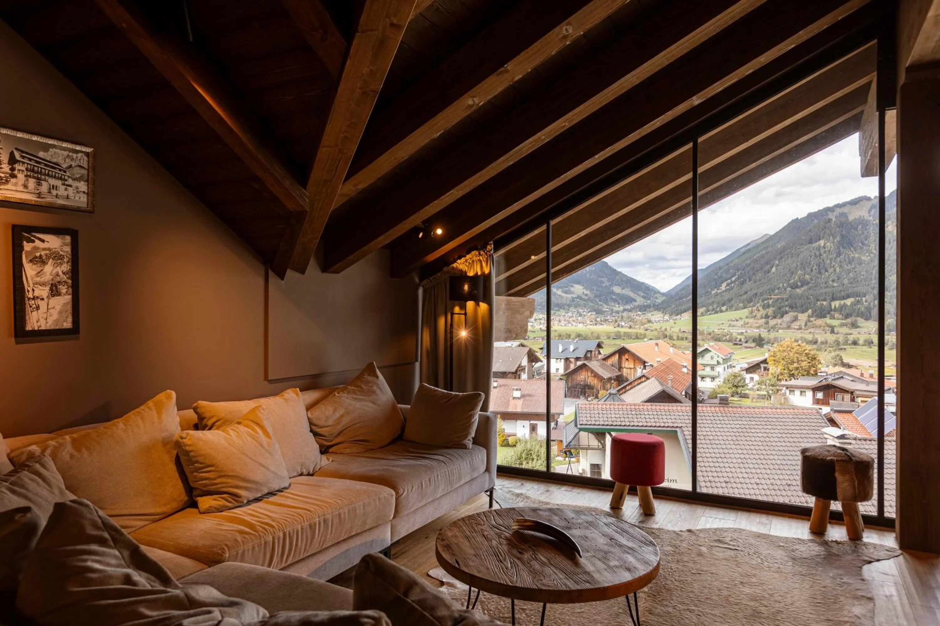 Living room in Bergresort Zugspitze Ehrwald by ALPS RESORTS