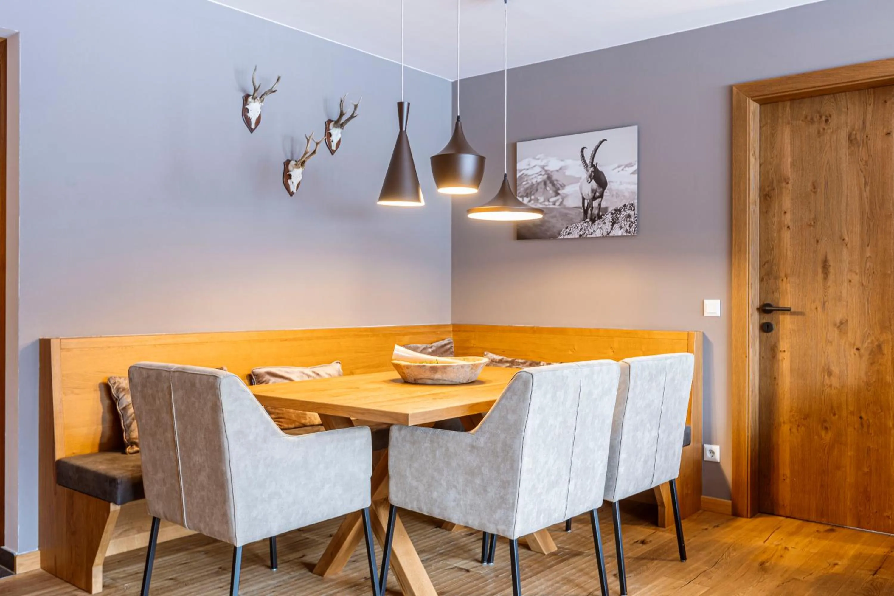 Dining area in Bergresort Zugspitze Ehrwald by ALPS RESORTS