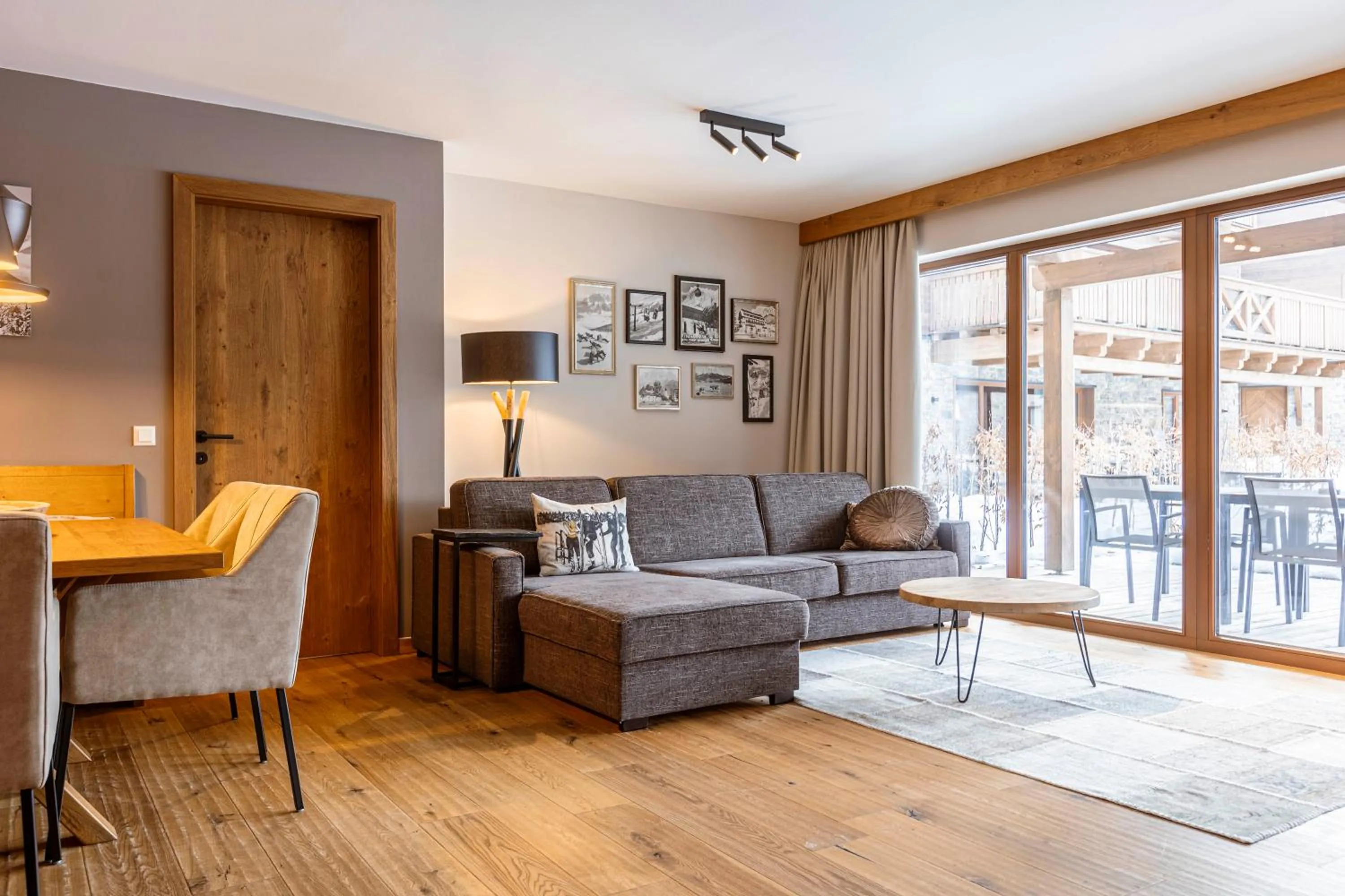 Living room in Bergresort Zugspitze Ehrwald by ALPS RESORTS