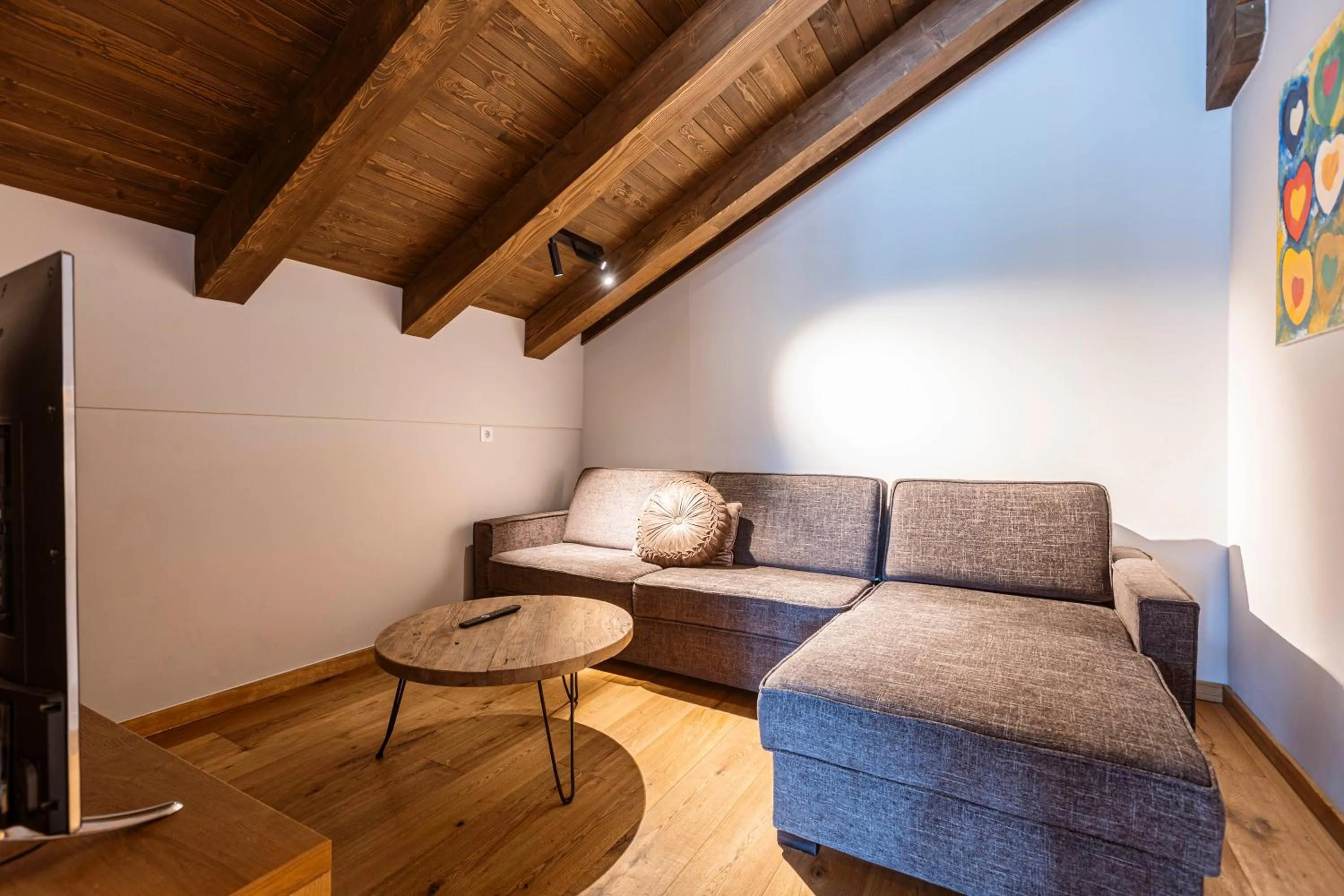 Living room in Bergresort Zugspitze Ehrwald by ALPS RESORTS