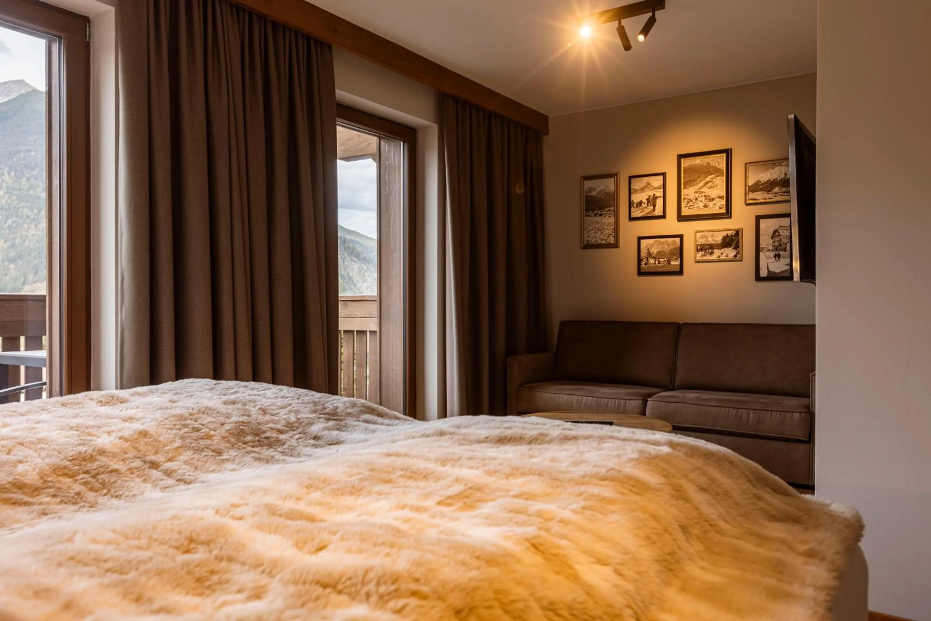 Bedroom, Bed in Bergresort Zugspitze Ehrwald by ALPS RESORTS