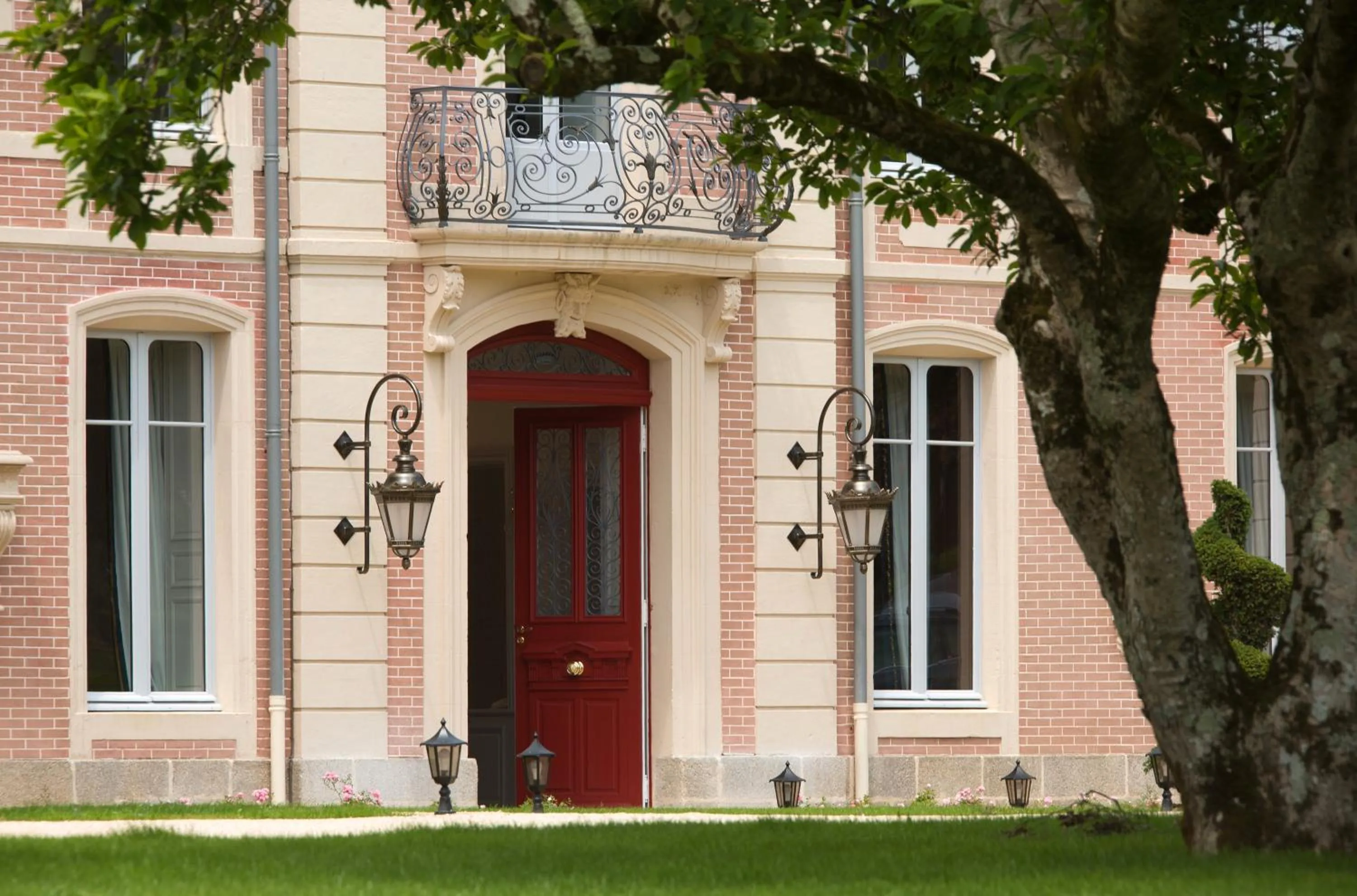 Property building in Alexandra Palace - La Maison Younan