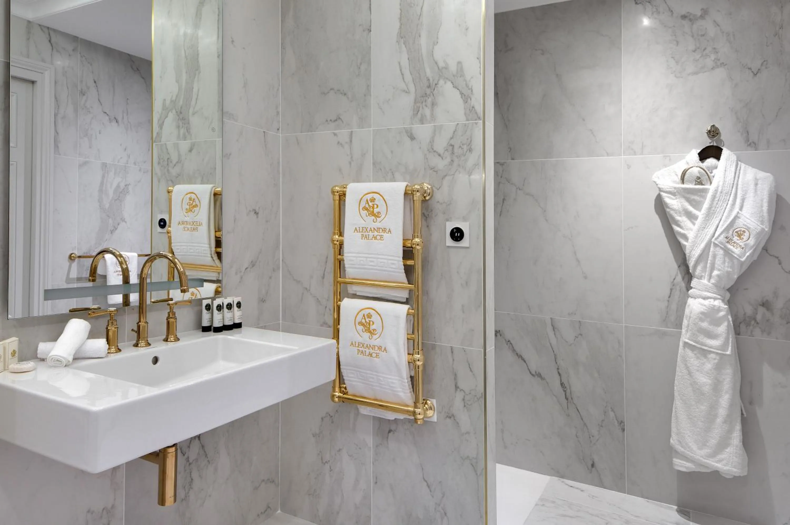 Bathroom in Alexandra Palace - La Maison Younan