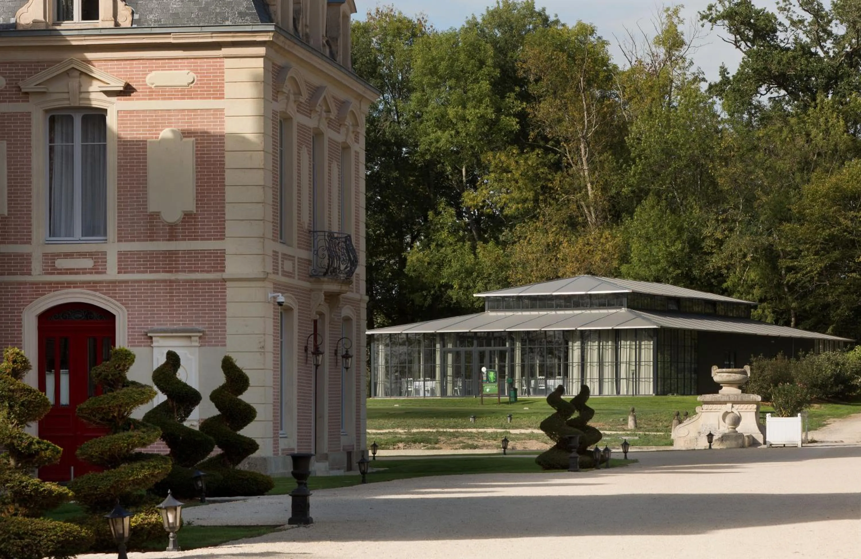 Garden in Alexandra Palace - La Maison Younan