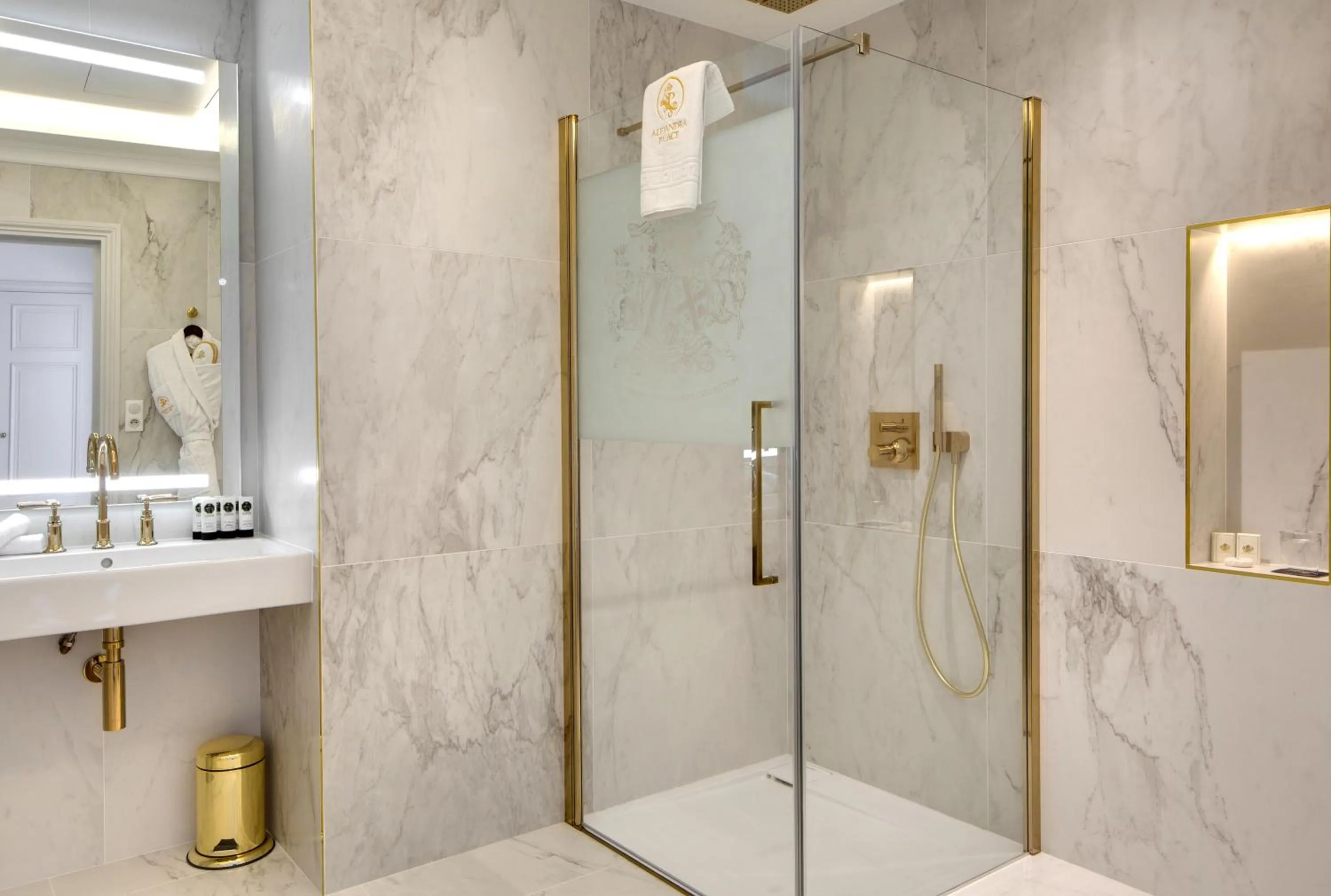 Shower in Alexandra Palace - La Maison Younan