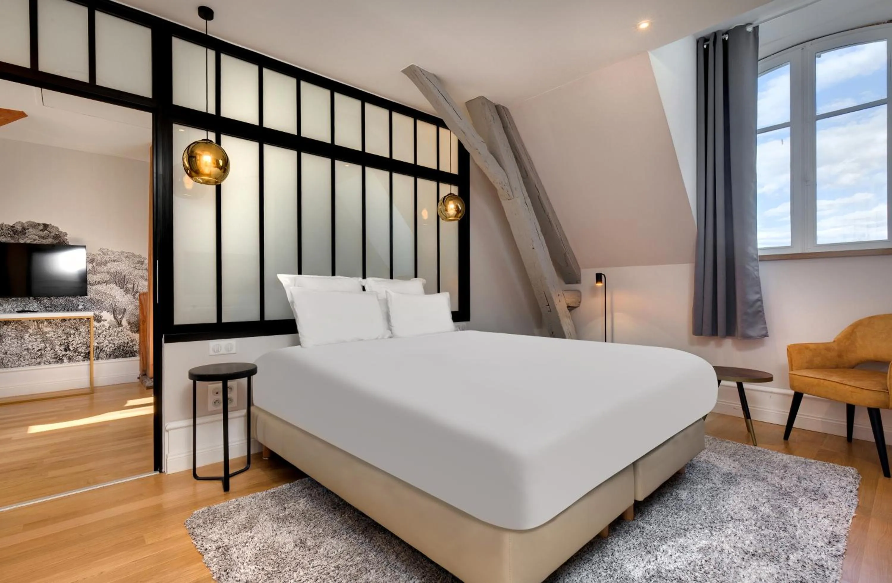 Property building, Bed in Alexandra Palace - La Maison Younan