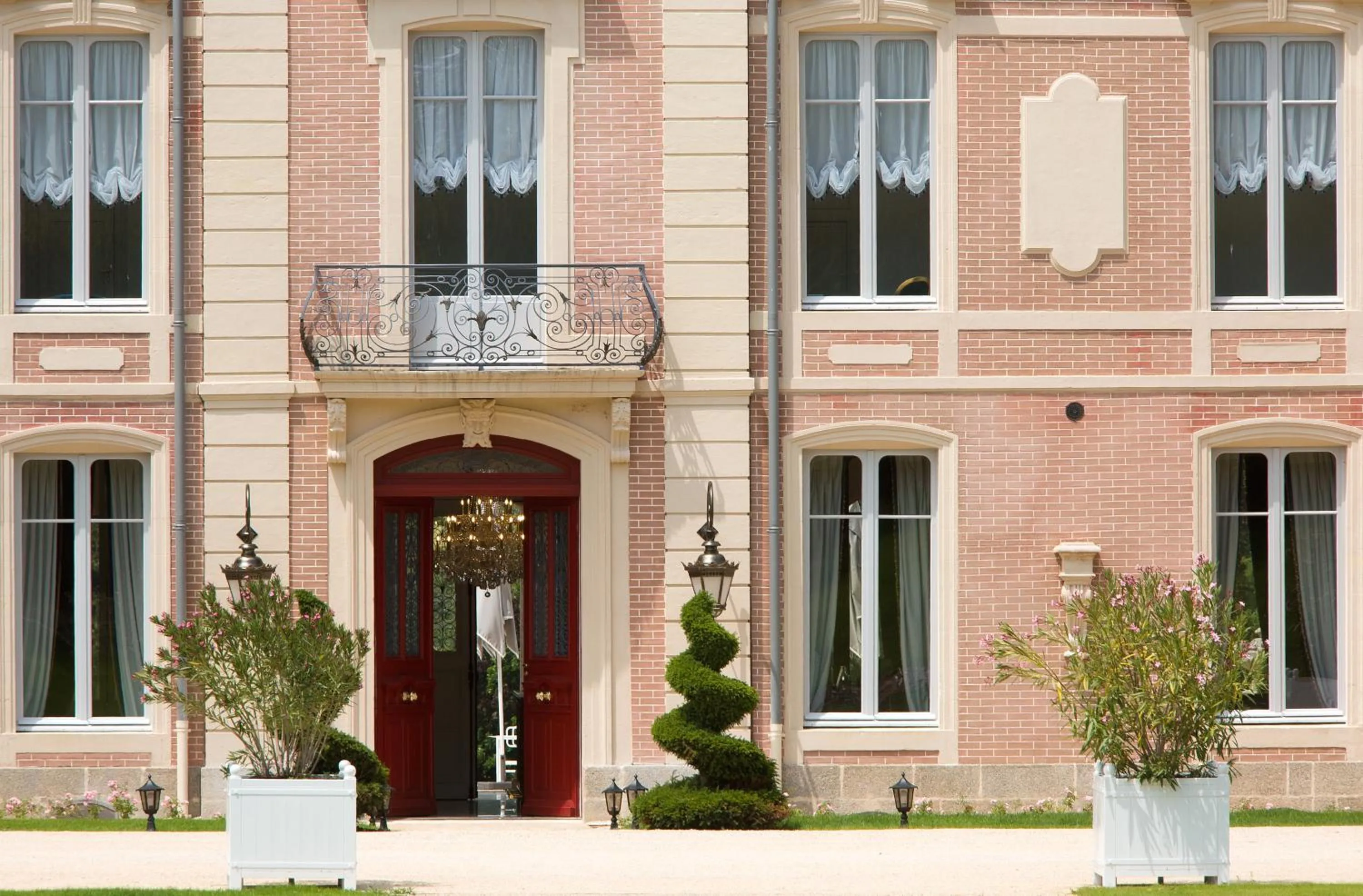 Property building in Alexandra Palace - La Maison Younan