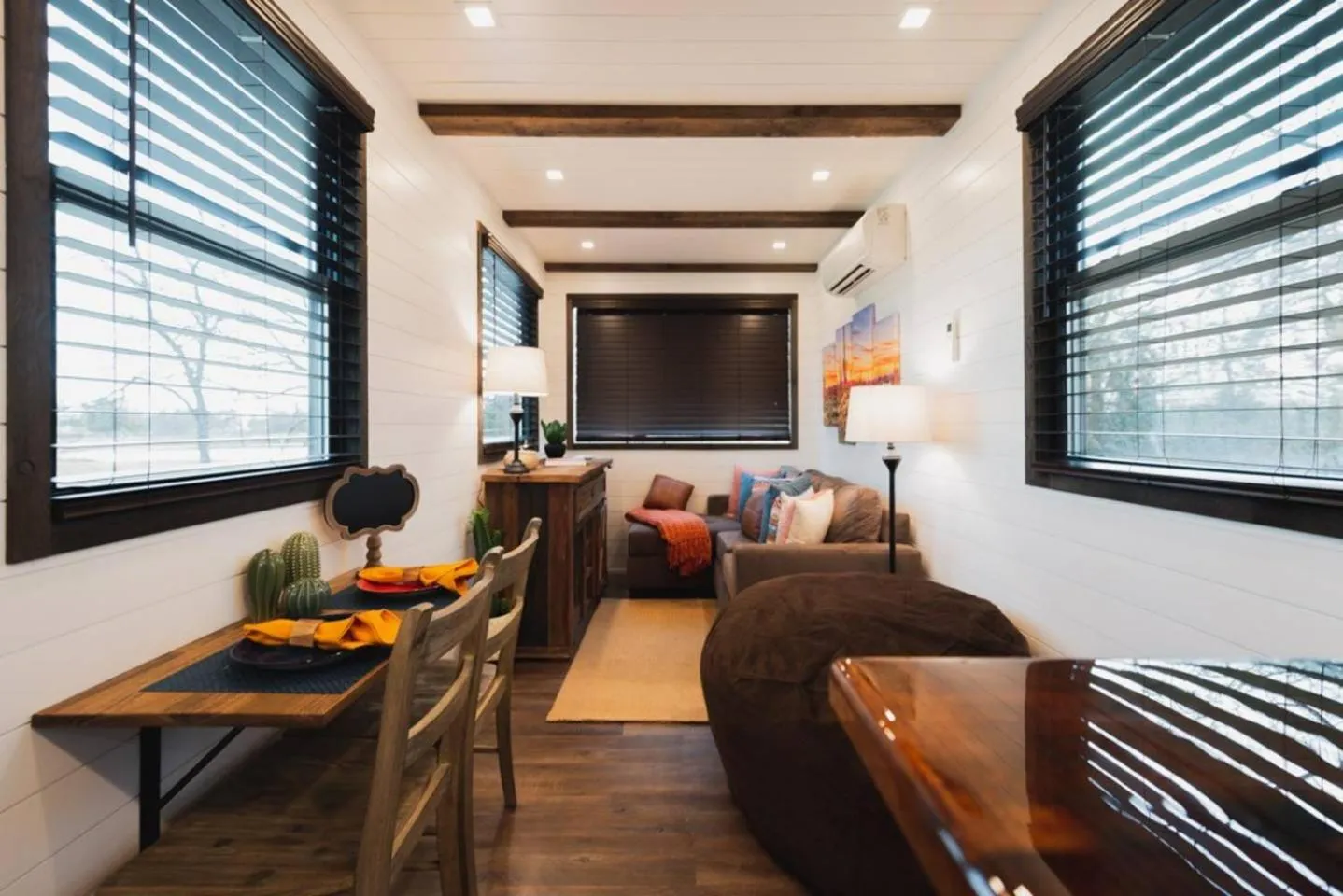 The Hacienda Beautiful New Container Home 12 min to Magnolia