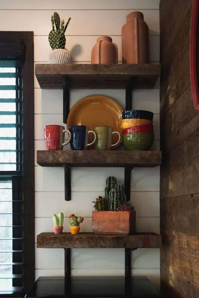 The Hacienda Beautiful New Container Home 12 min to Magnolia