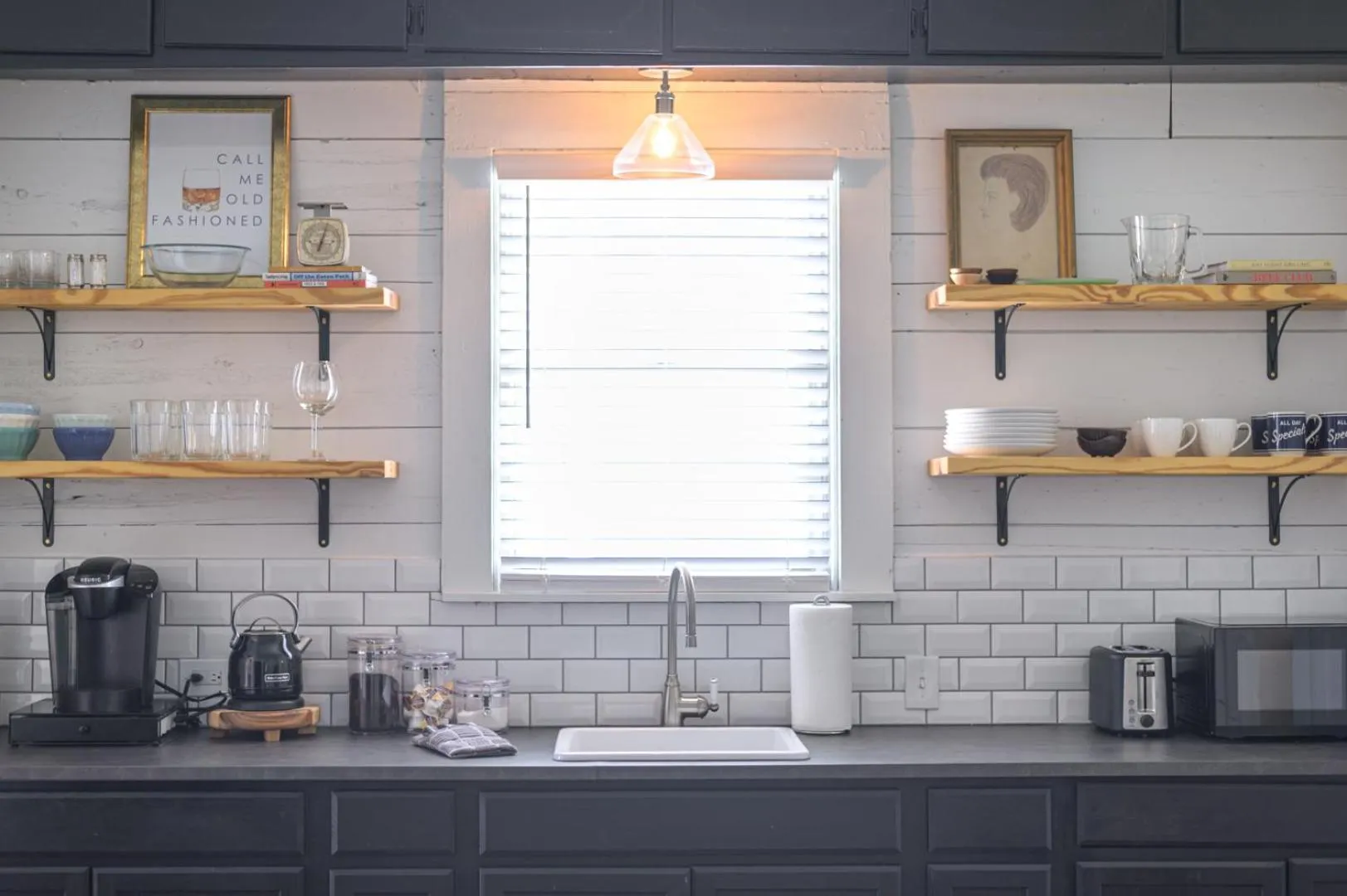 Restored 1930s Uptown Bungalow 2 min. to Magnolia